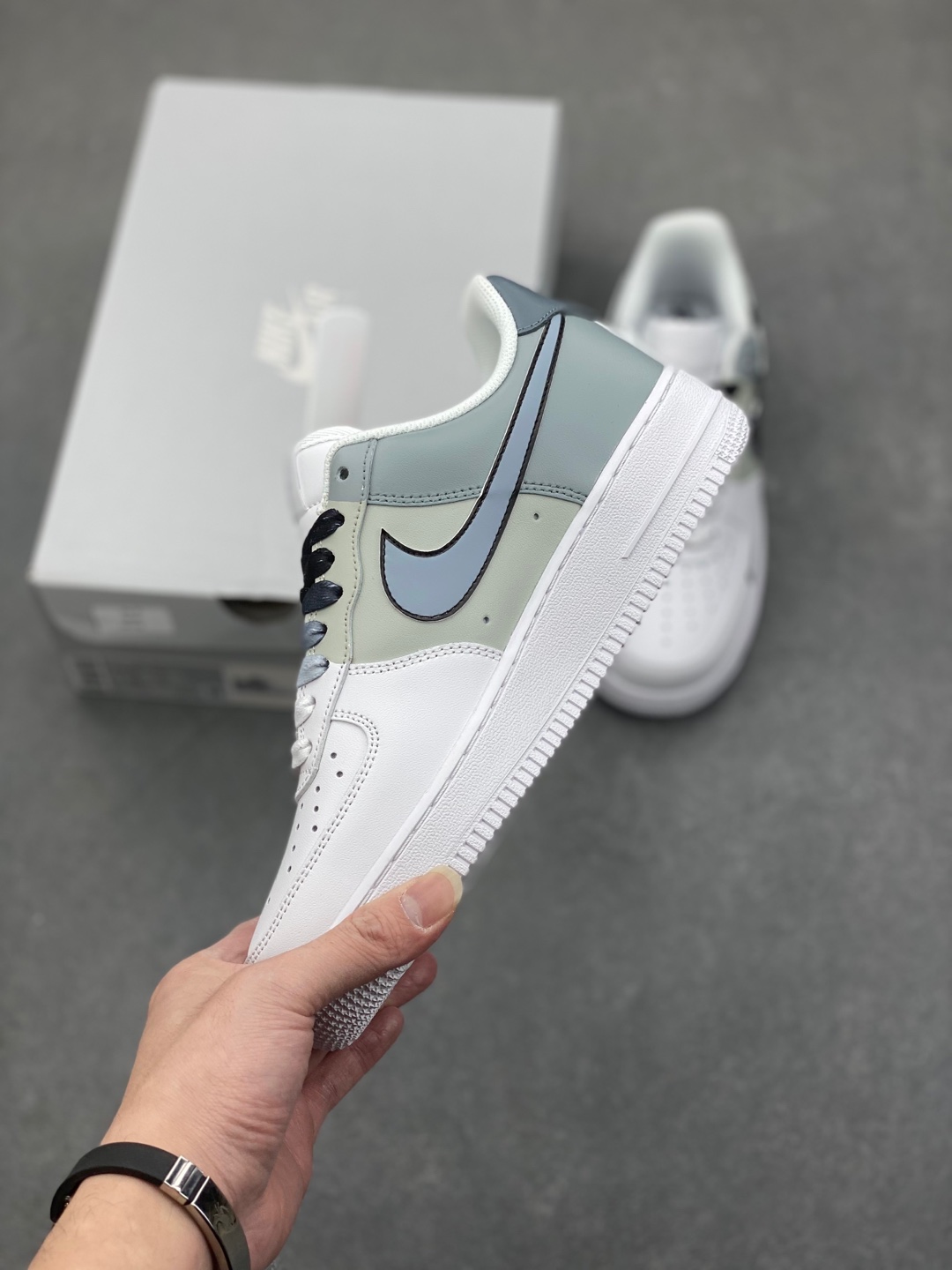 Nike Air Force 1 '07: Versatile Low-Top Sneakers for Everyday Style and Comfort 4 i1735666842415 6689 0 2