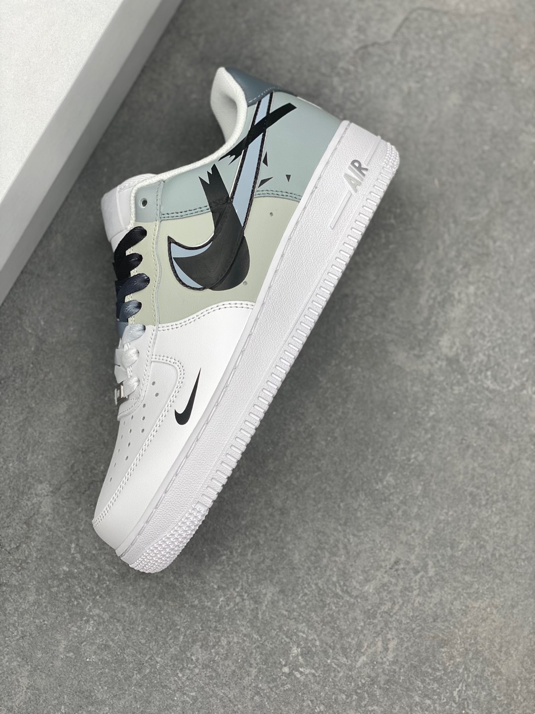 Nike Air Force 1 '07: Versatile Low-Top Sneakers for Everyday Style and Comfort 8 i1735666843131 7762 0 6