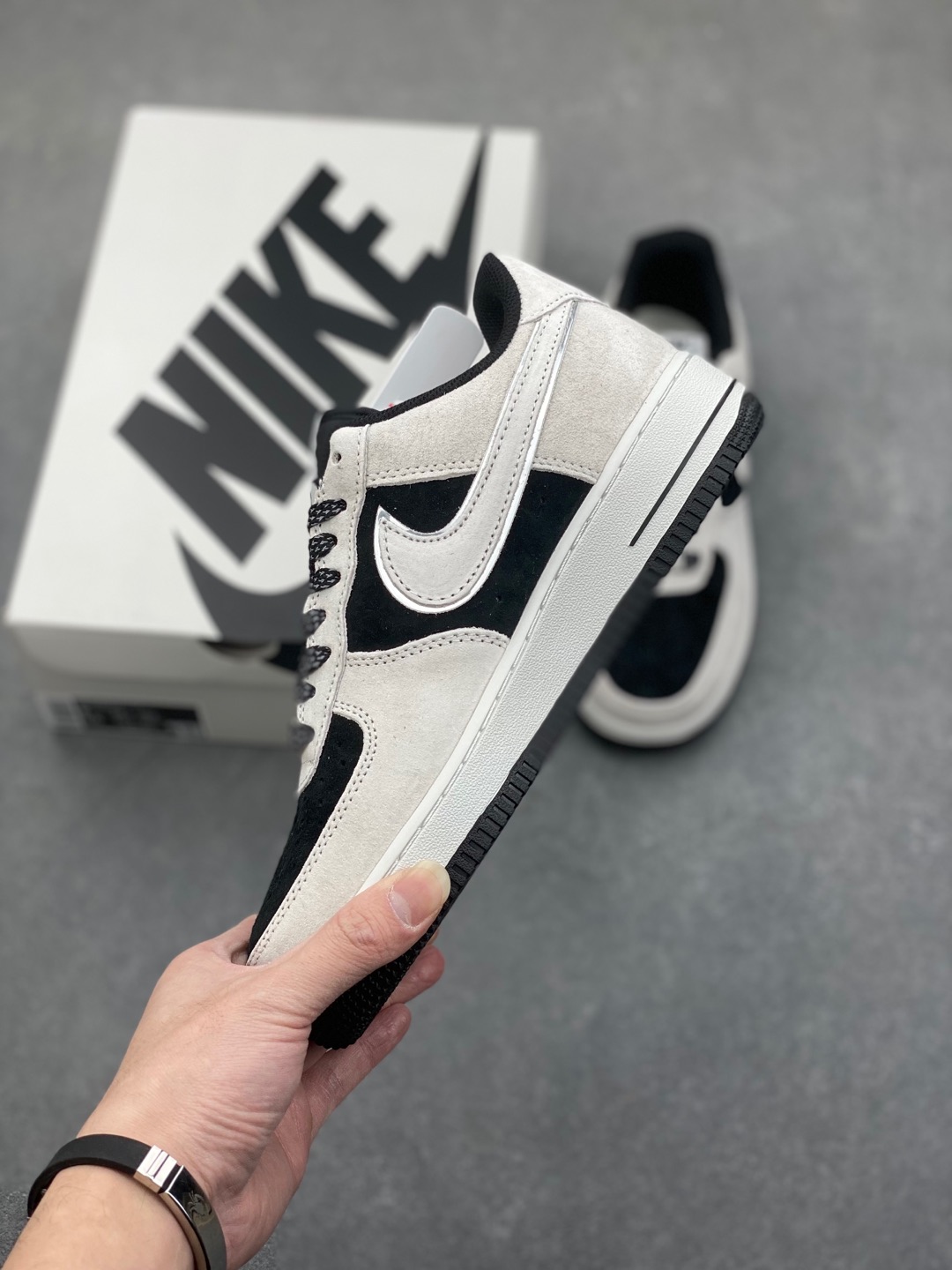 Nike Air Force 1 '07 Low Supreme Collab Sneakers - Gray/Black - Limited Edition 4 i1735667638383 5649 0 2