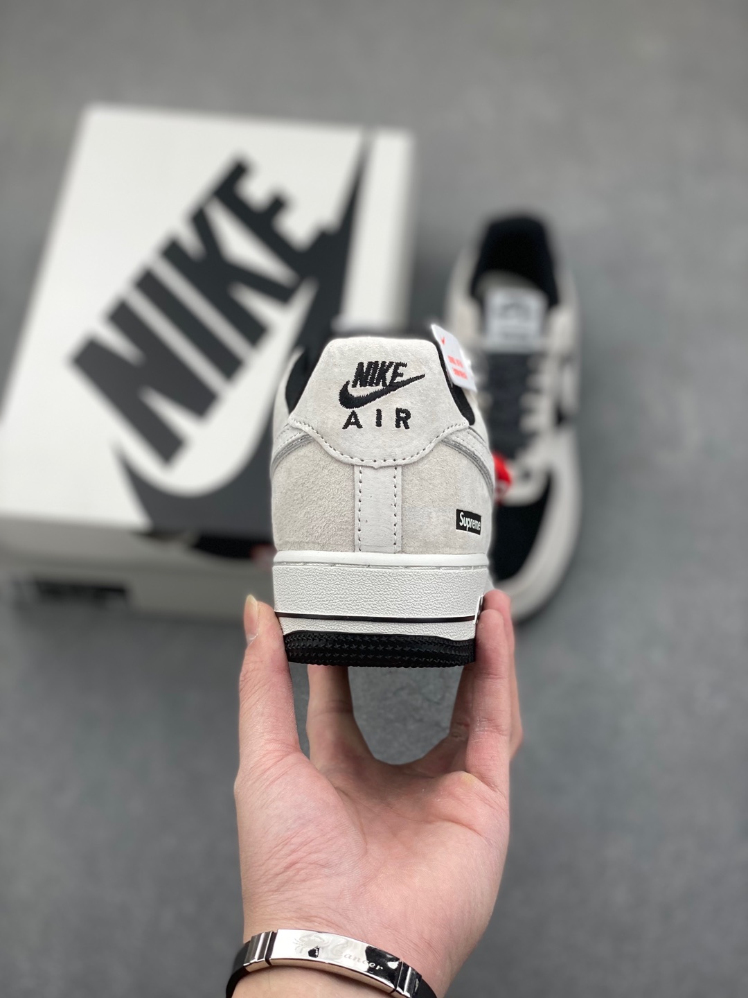 Nike Air Force 1 '07 Low Supreme Collab Sneakers - Gray/Black - Limited Edition 5 i1735667638961 9116 0 3