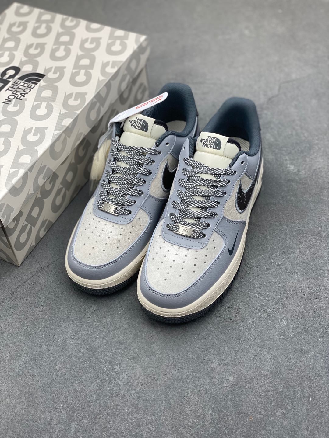Nike Air Force 1 '07 Low The North Face Collab Sneakers - Limited Edition 9 i1735667710366 3116 0 7