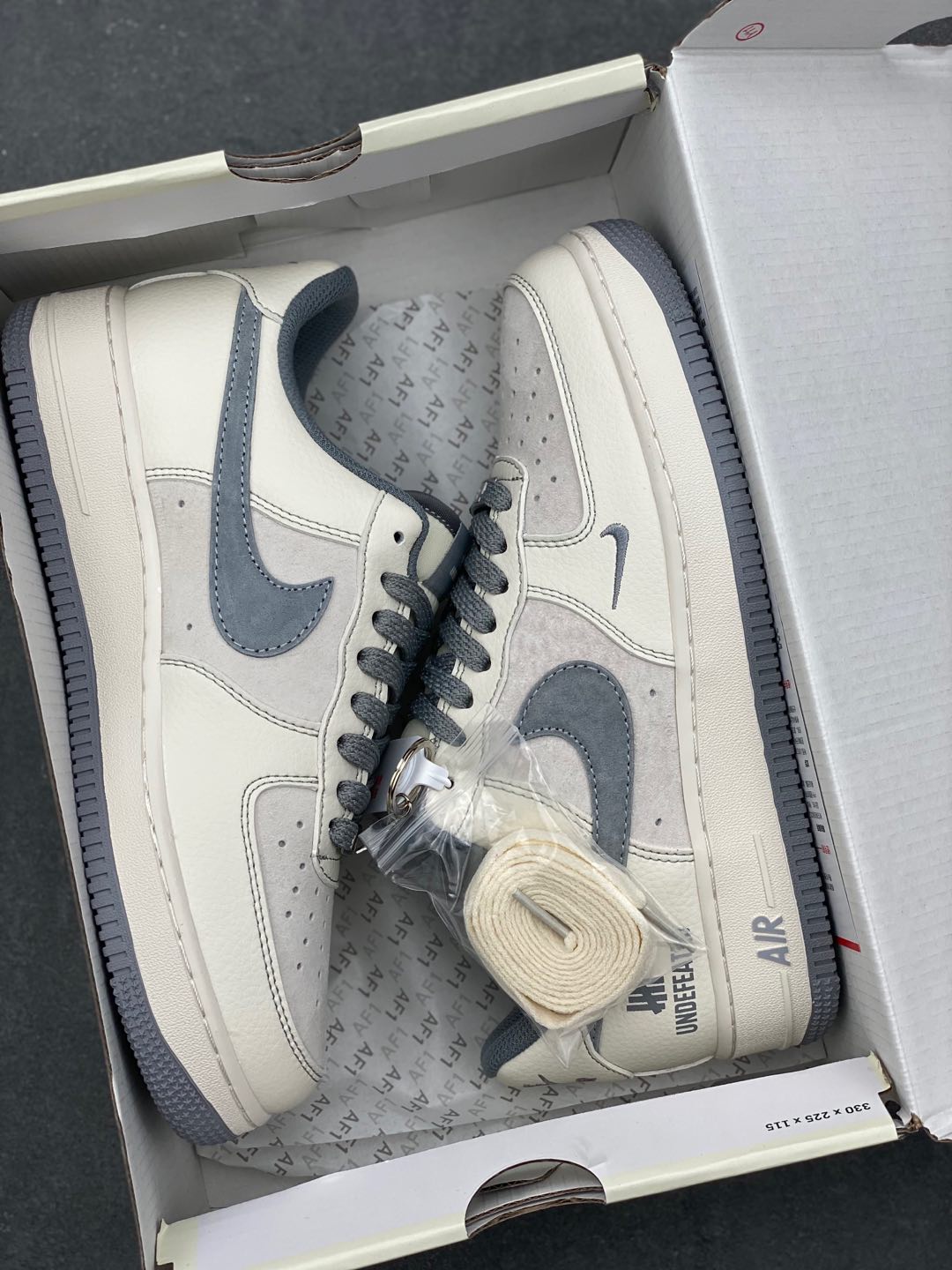 Nike Air Force 1 Low UN Undefeated Collaboration Pigalle Grey Sneakers 10 i1735667864530 1900 0 8