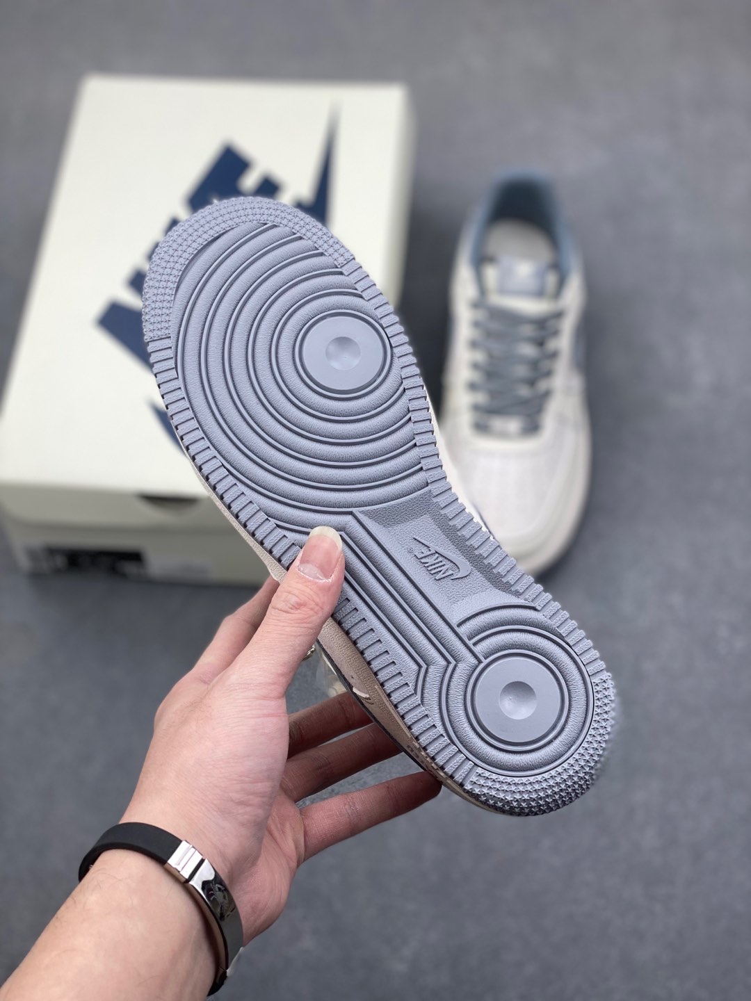 Nike Air Force 1 Low UN Undefeated Collaboration Pigalle Grey Sneakers 7 i1735667865100 6913 0 5