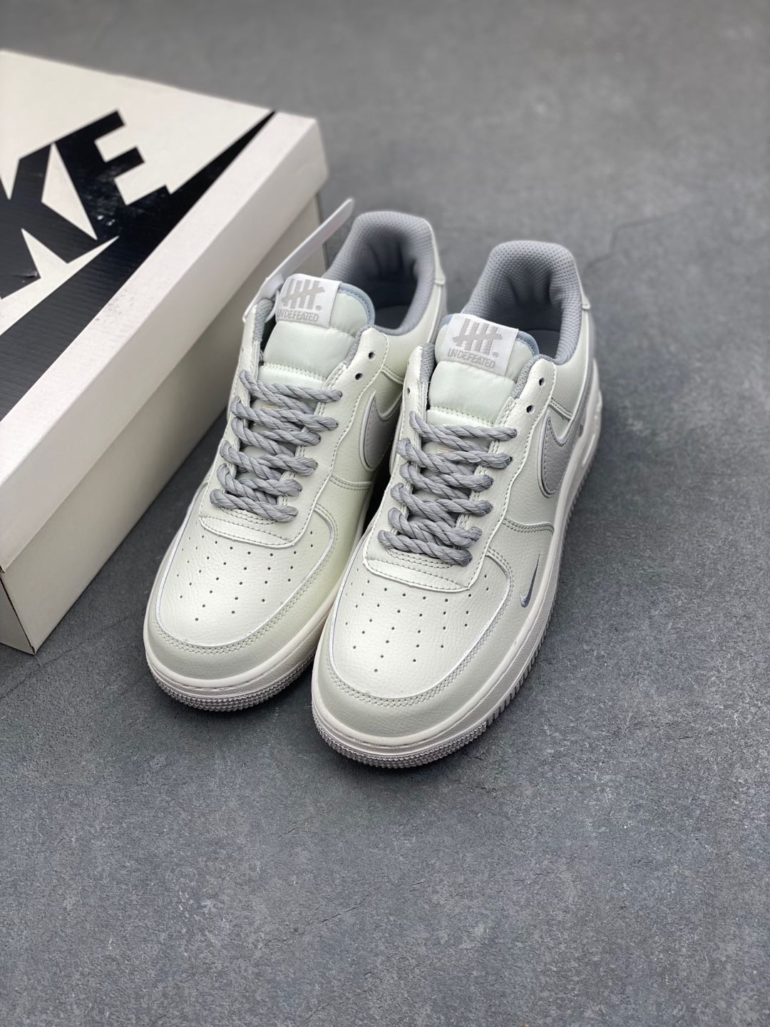 Undefeated x Nike Air Force 1 Low White/Grey Limited Edition Sneakers 9 i1735668548693 4027 0 7