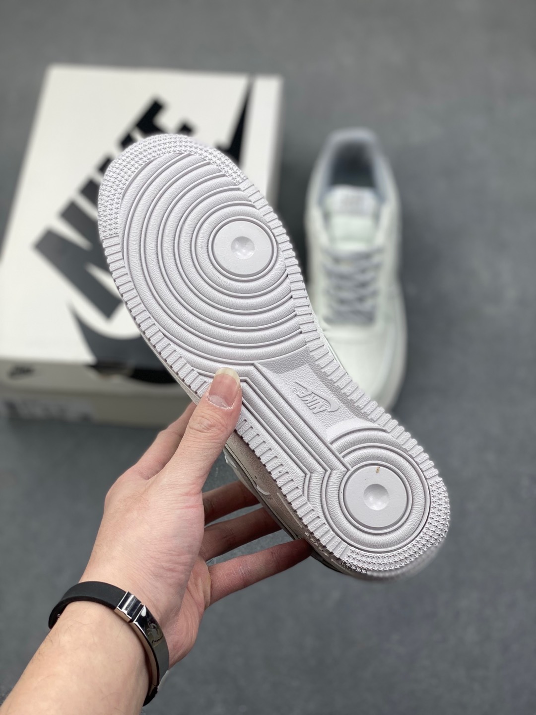 Undefeated x Nike Air Force 1 Low White/Grey Limited Edition Sneakers 7 i1735668548833 5441 0 5
