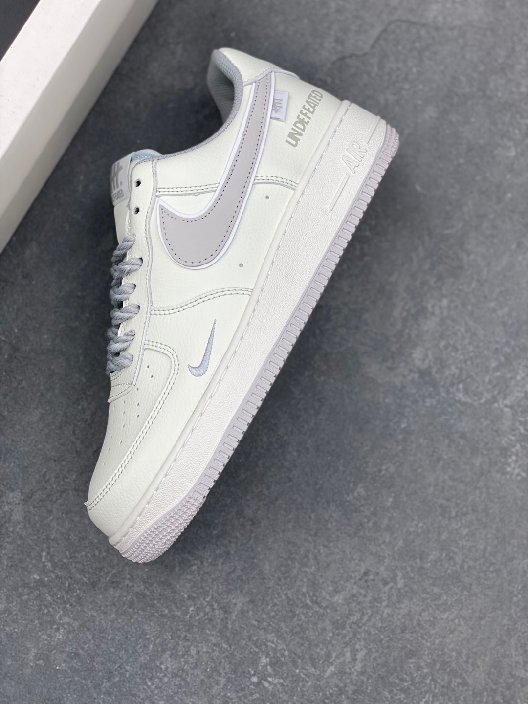 Undefeated x Nike Air Force 1 Low White/Grey Limited Edition Sneakers 8 i1735668549239 8939 0 6