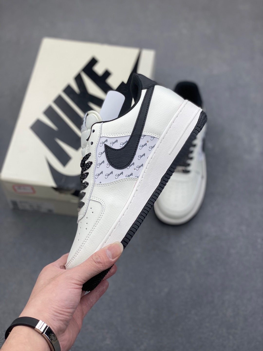 Undefeated x Nike Air Force 1 Low Casual Sneakers - Limited Edition 4 i1735668831429 1948 0 2