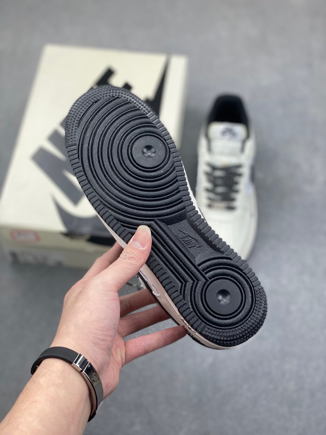 Undefeated x Nike Air Force 1 Low Casual Sneakers - Limited Edition 7 i1735668831429 2318 0 5