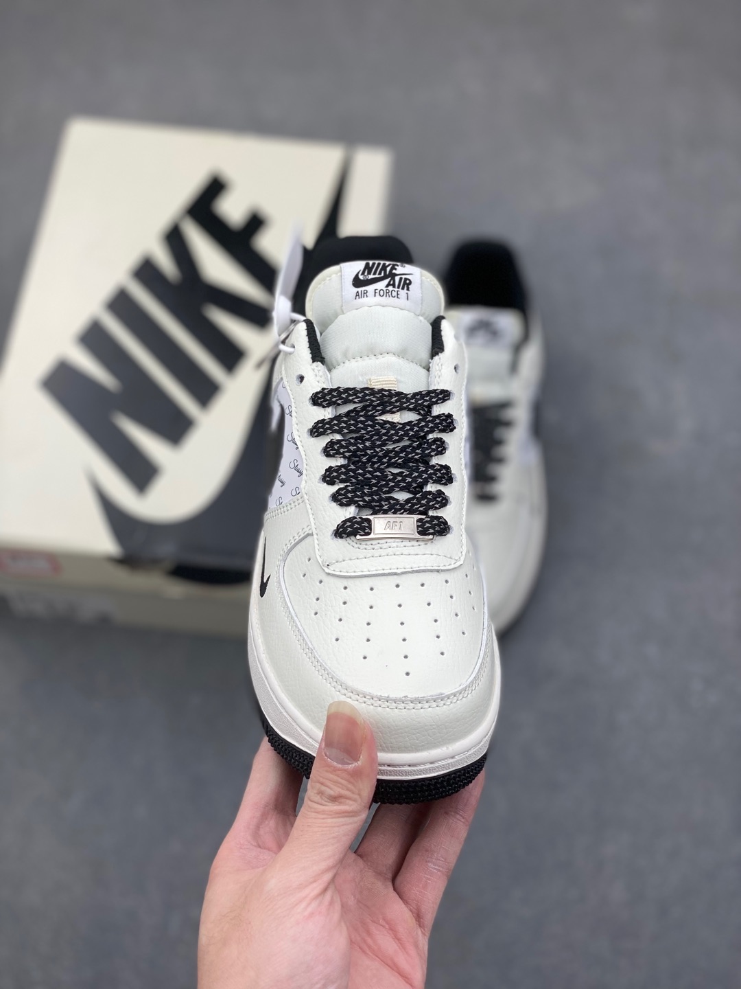 Undefeated x Nike Air Force 1 Low Casual Sneakers - Limited Edition 3 i1735668831429 3240 0 1
