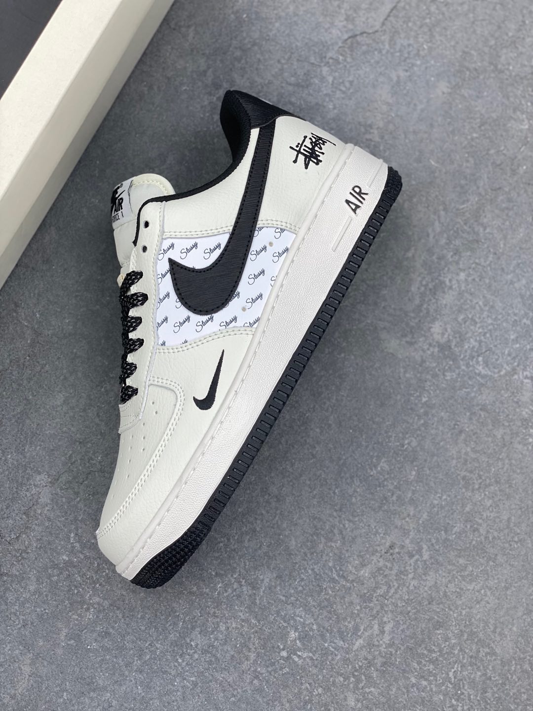 Undefeated x Nike Air Force 1 Low Casual Sneakers - Limited Edition 8 i1735668831429 9195 0 6