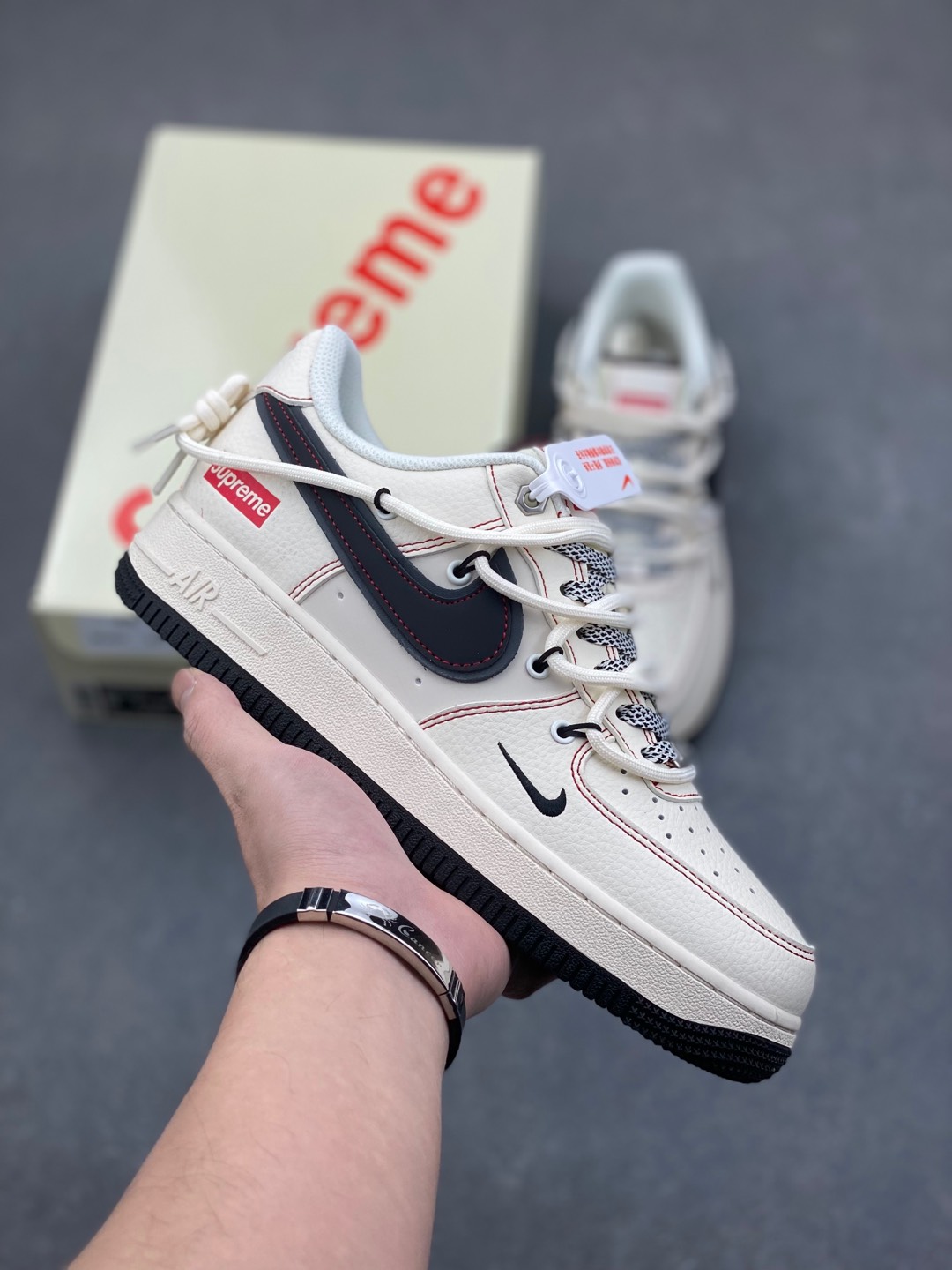 Nike Air Force 1 '07 Low Supreme Collaboration Sneakers 2 i1736113244404 3712 0 0