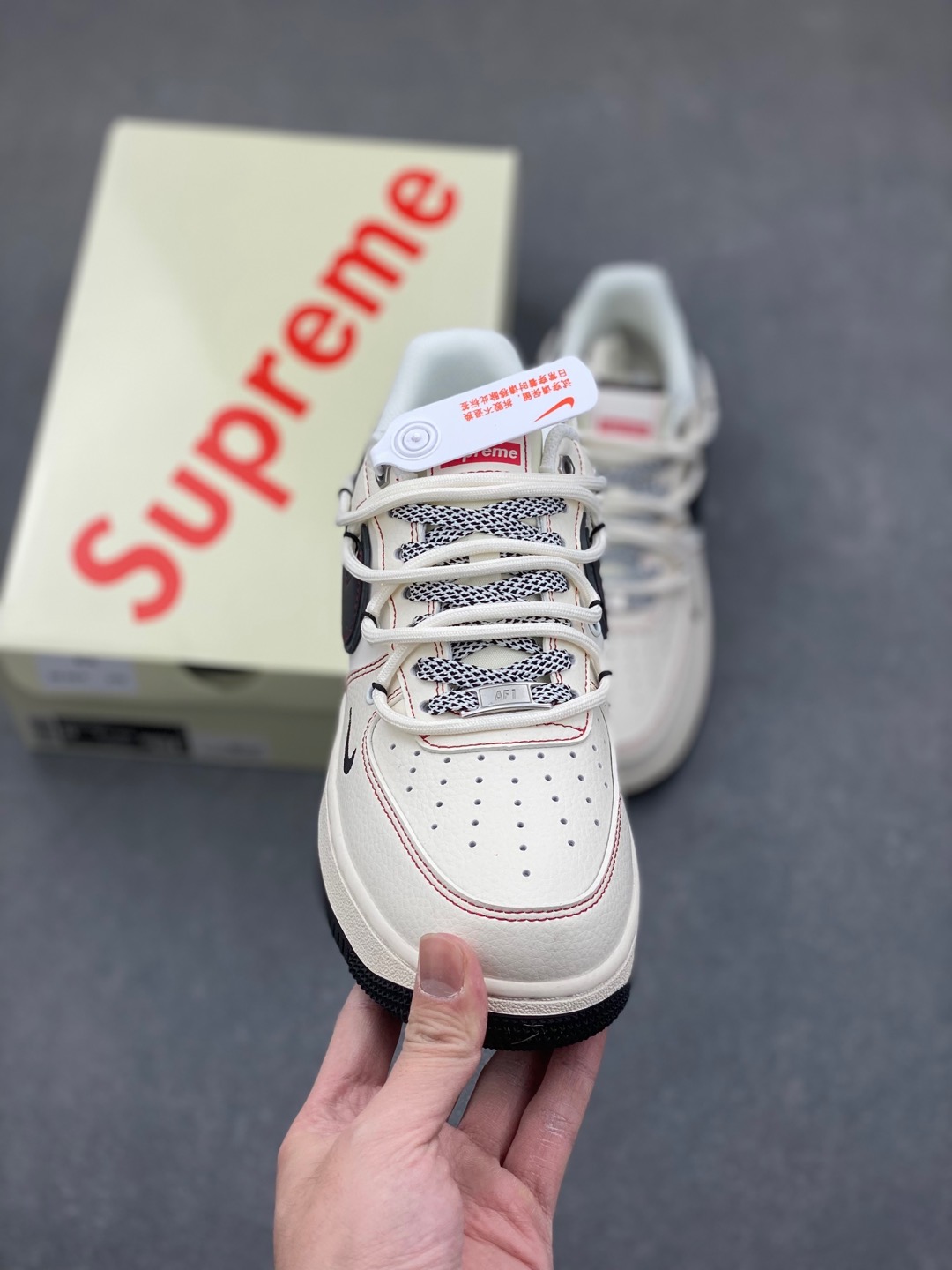 Nike Air Force 1 '07 Low Supreme Collaboration Sneakers 3 i1736113244536 6249 0 1
