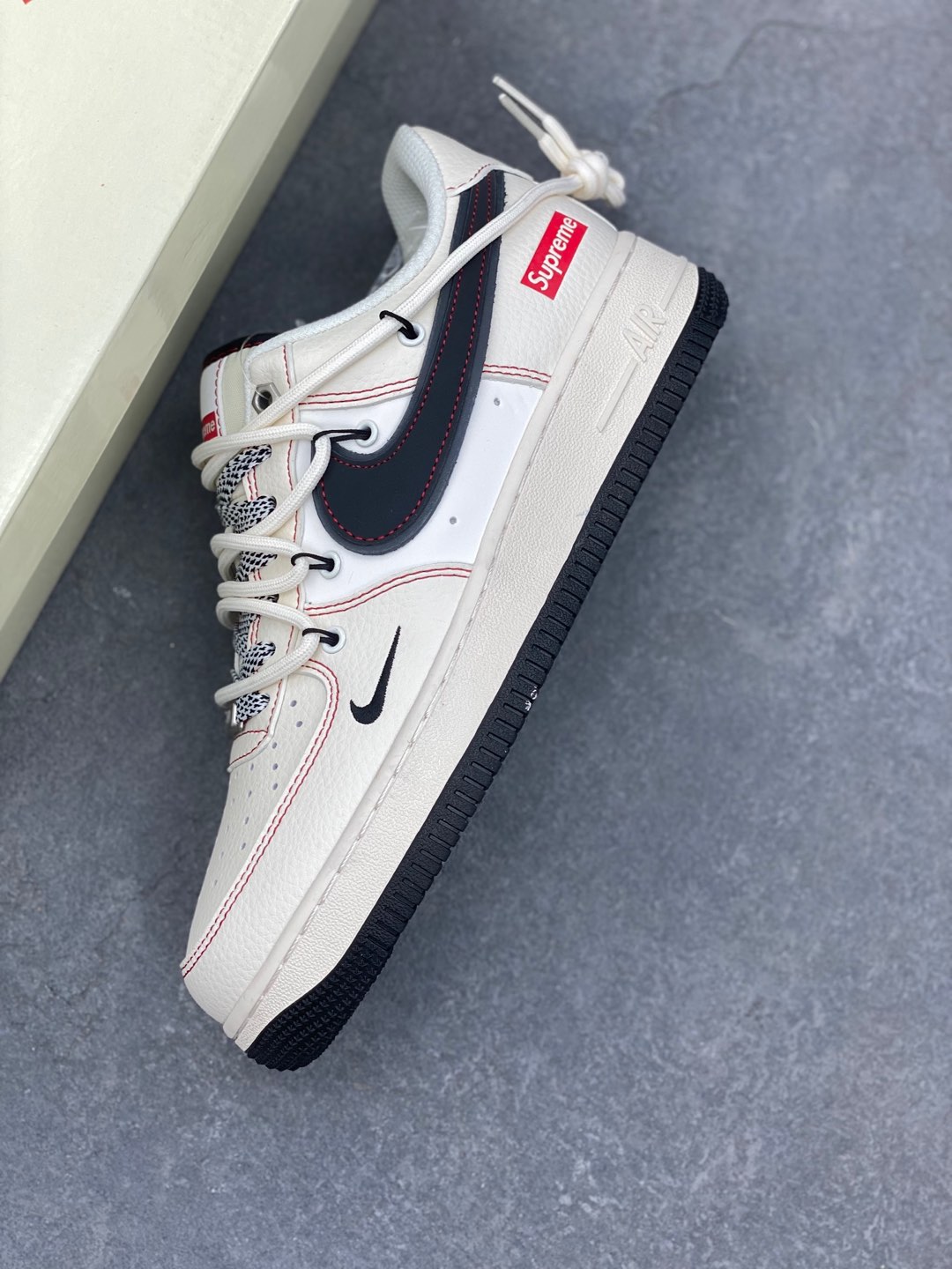 Nike Air Force 1 '07 Low Supreme Collaboration Sneakers 8 i1736113244681 2194 0 6