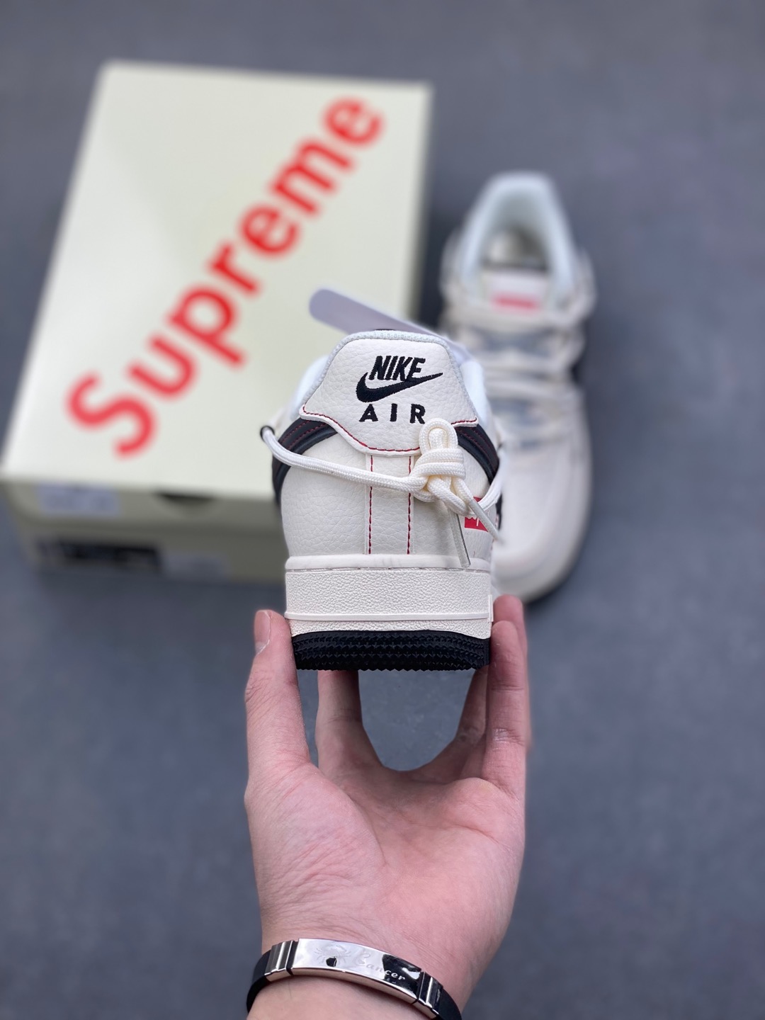 Nike Air Force 1 '07 Low Supreme Collaboration Sneakers 5 i1736113245176 5319 0 3