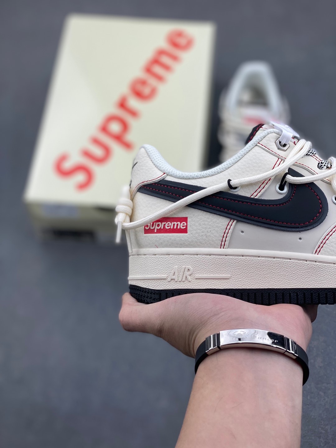 Nike Air Force 1 '07 Low Supreme Collaboration Sneakers 6 i1736113245316 3813 0 4