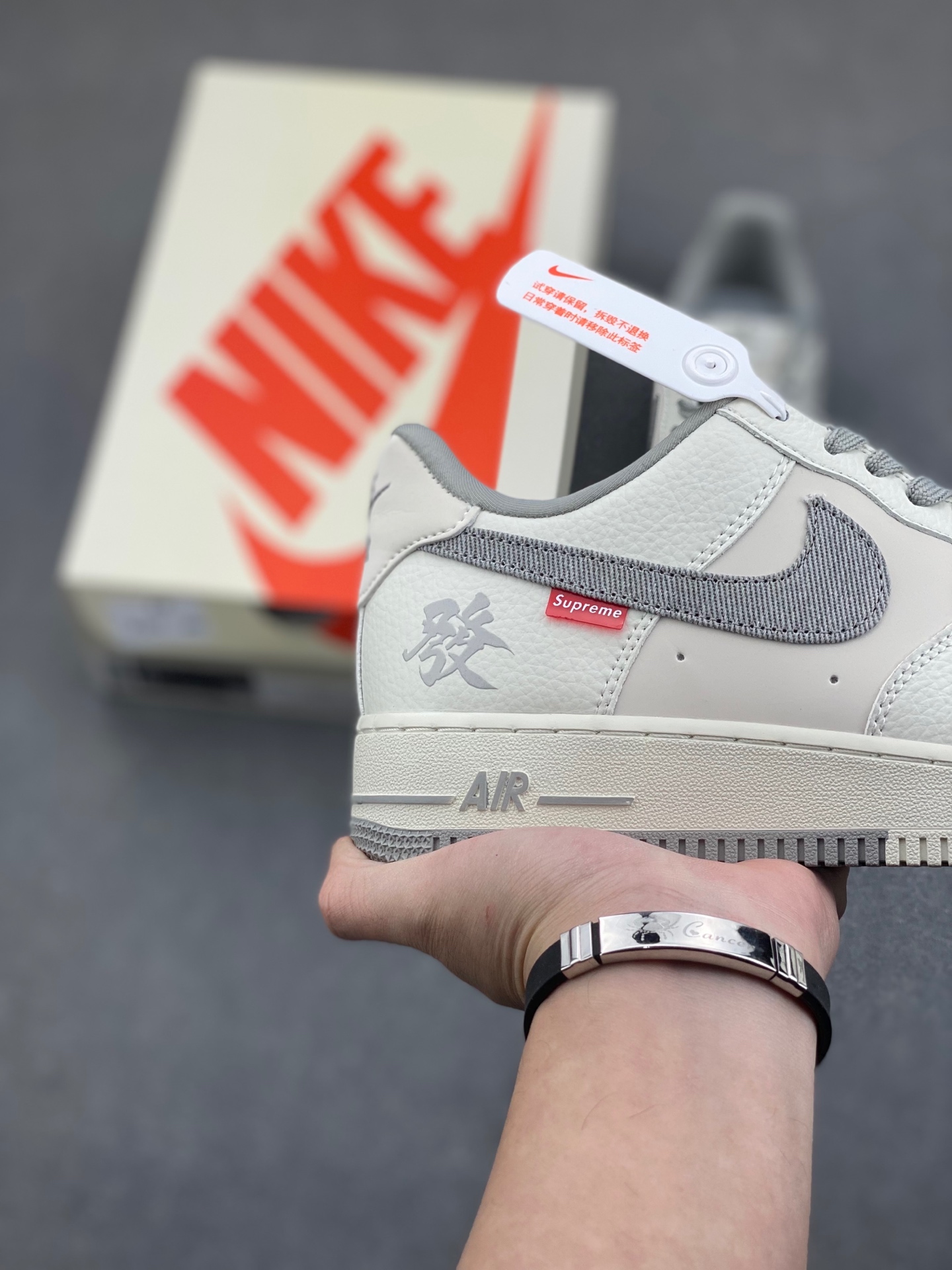 Nike Air Force 1 '07 Low Supreme Collaboration Sneakers - Limited Edition 6 i1736317949983 1778 0 4