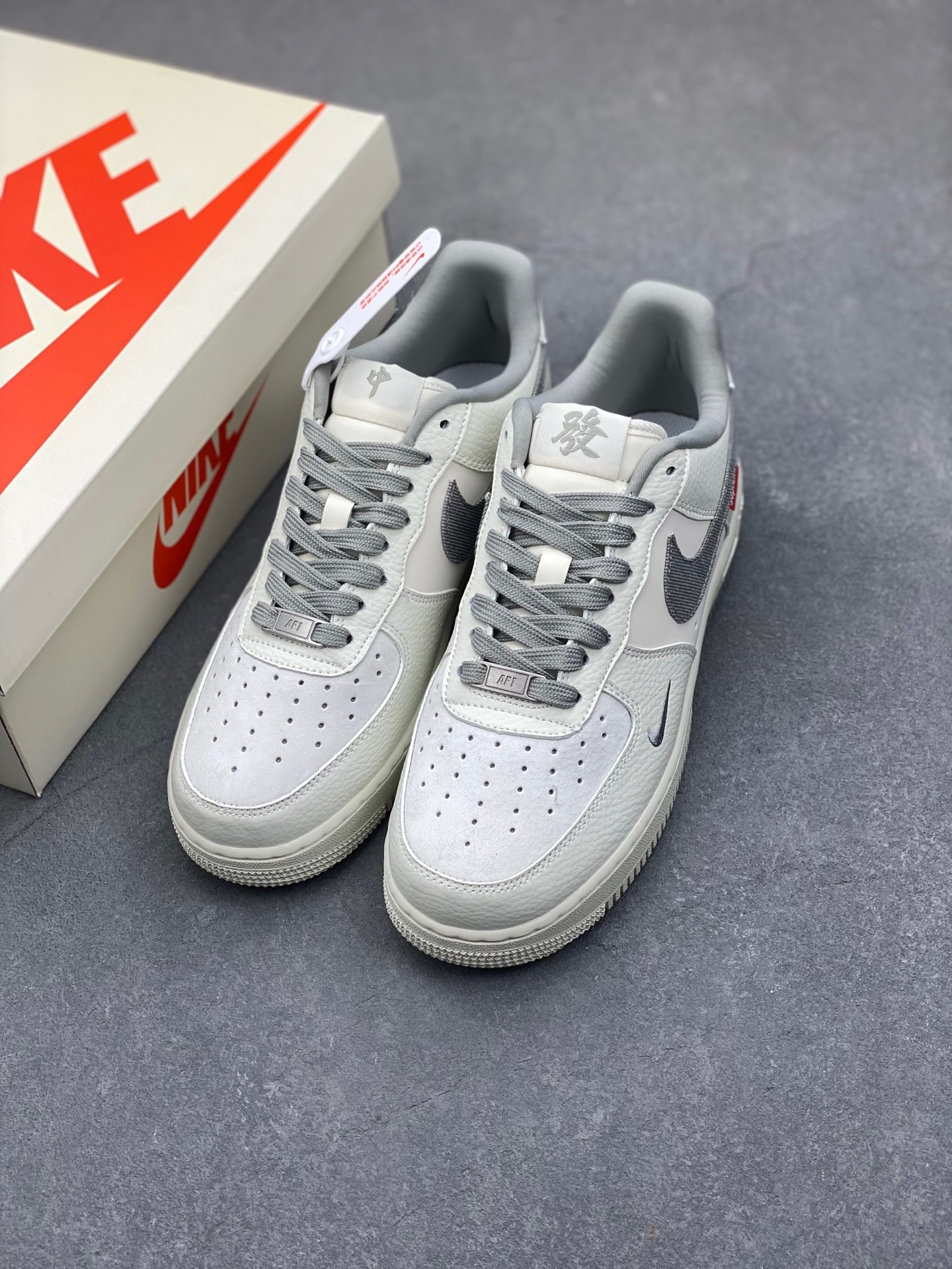Nike Air Force 1 '07 Low Supreme Collaboration Sneakers - Limited Edition 9 i1736317949983 1860 0 7