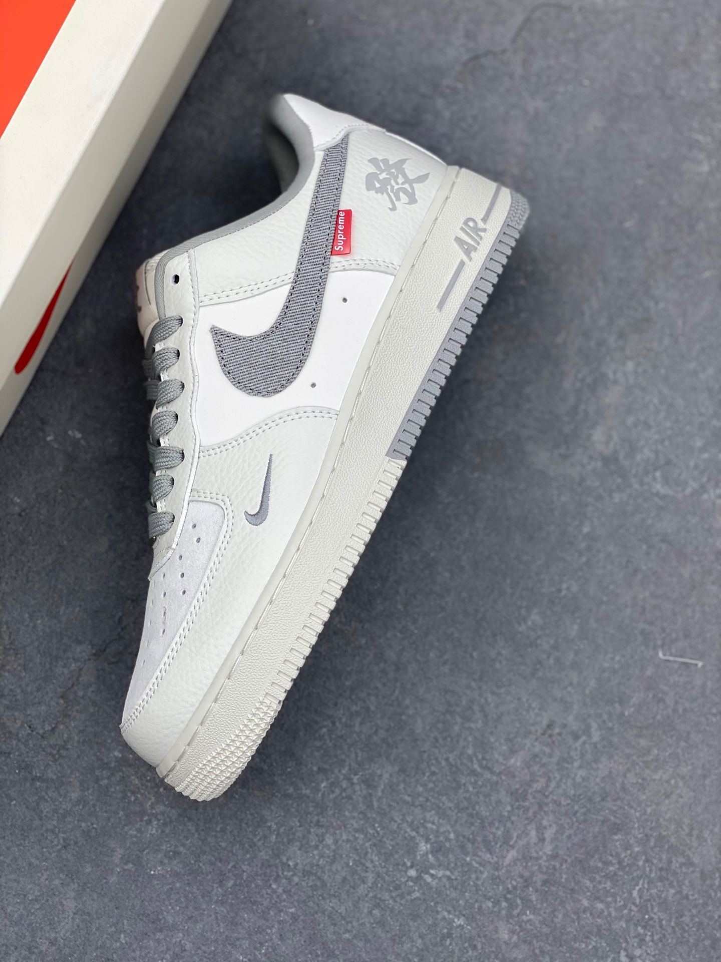Nike Air Force 1 '07 Low Supreme Collaboration Sneakers - Limited Edition 8 i1736317949983 2238 0 6