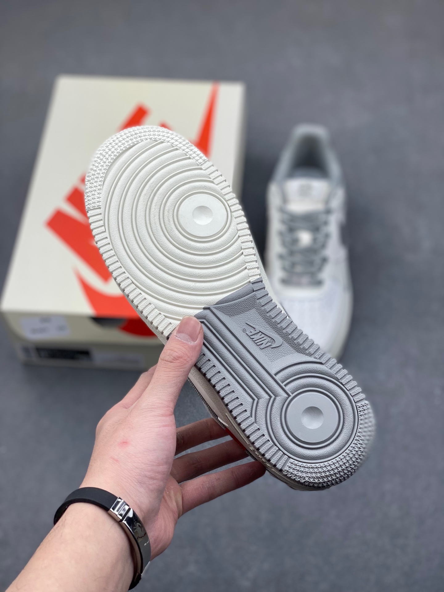 Nike Air Force 1 '07 Low Supreme Collaboration Sneakers - Limited Edition 7 i1736317949983 7405 0 5