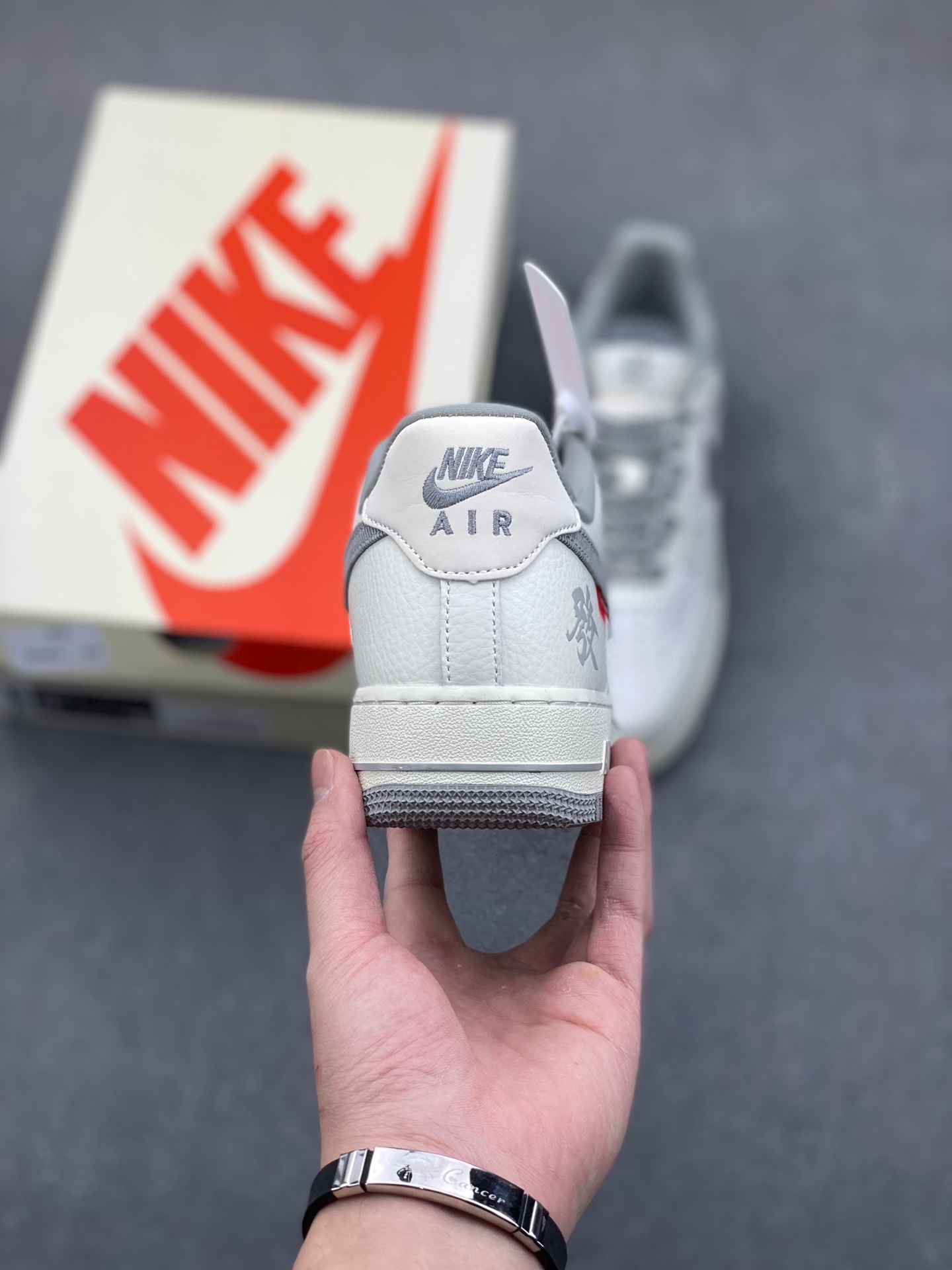 Nike Air Force 1 '07 Low Supreme Collaboration Sneakers - Limited Edition 5 i1736317949983 7757 0 3