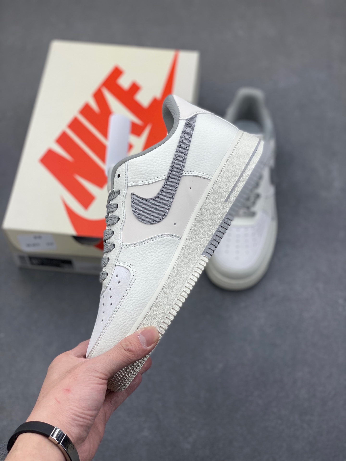Nike Air Force 1 '07 Low Supreme Collaboration Sneakers - Limited Edition 4 i1736317949983 9676 0 2
