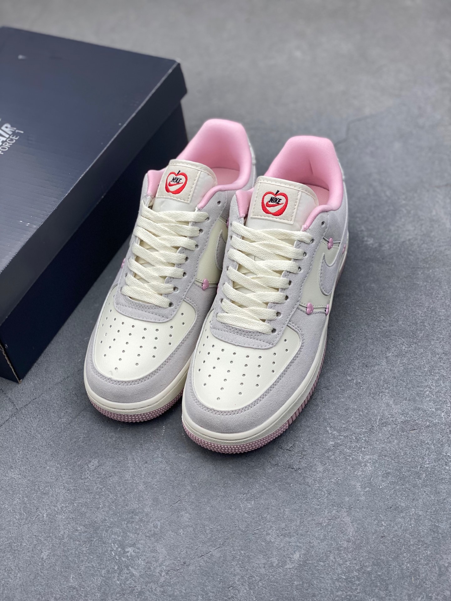 Nike Air Force 1 '07 Low: Iconic Style, Cushioned Comfort, and Subtle Detailing 9 i1736452386234 5907 0 7