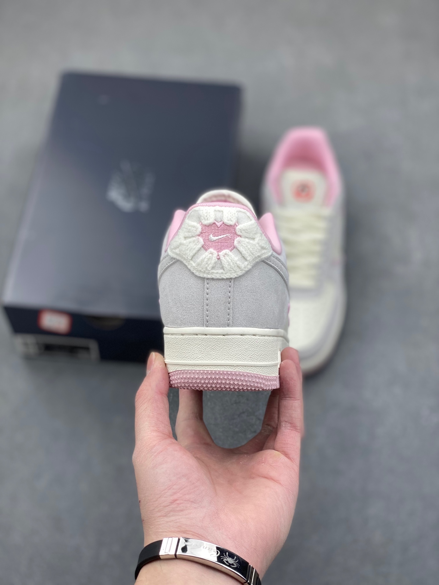 Nike Air Force 1 '07 Low: Iconic Style, Cushioned Comfort, and Subtle Detailing 5 i1736452386801 7073 0 3