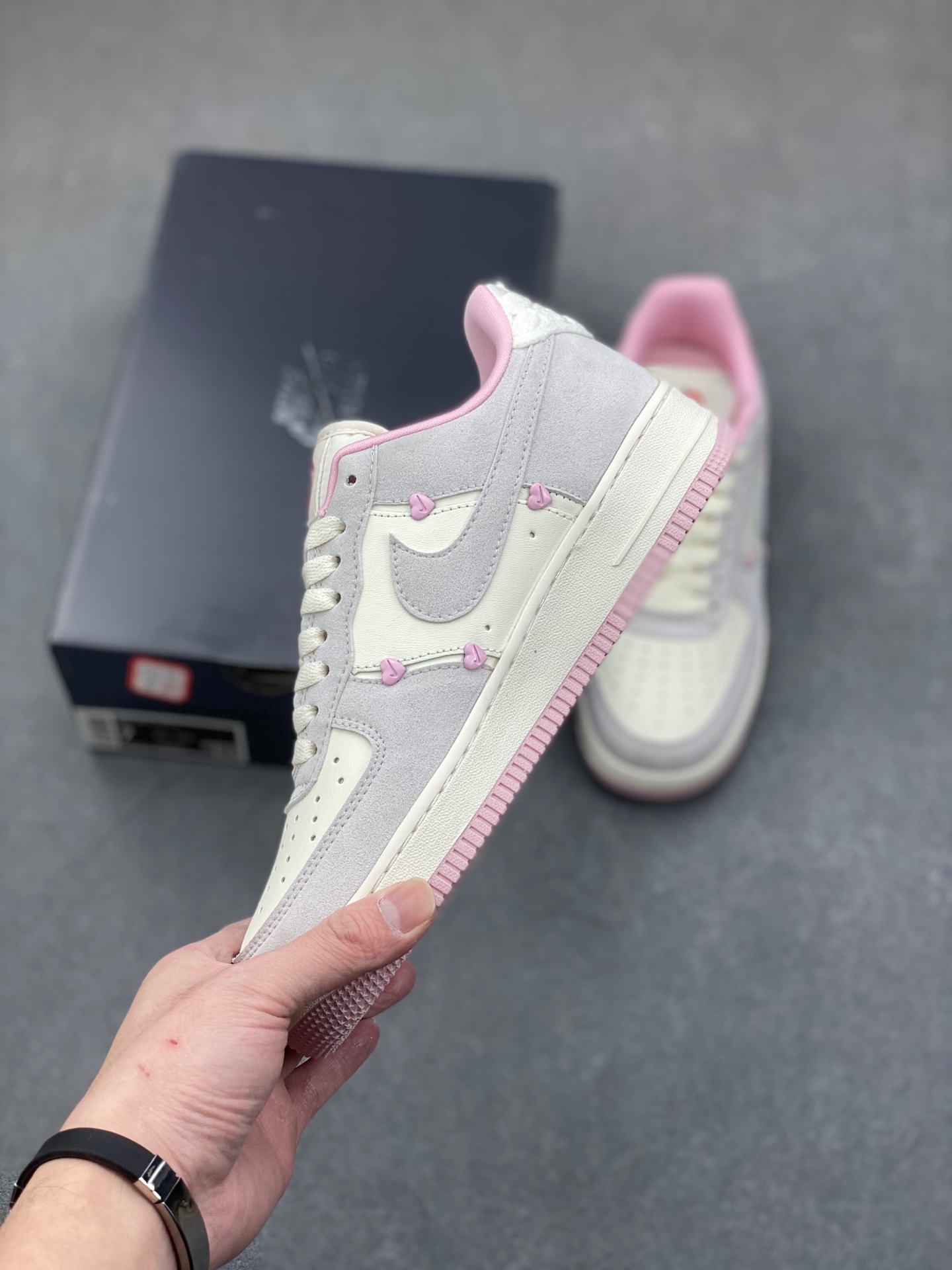 Nike Air Force 1 '07 Low: Iconic Style, Cushioned Comfort, and Subtle Detailing 4 i1736452387039 5344 0 2