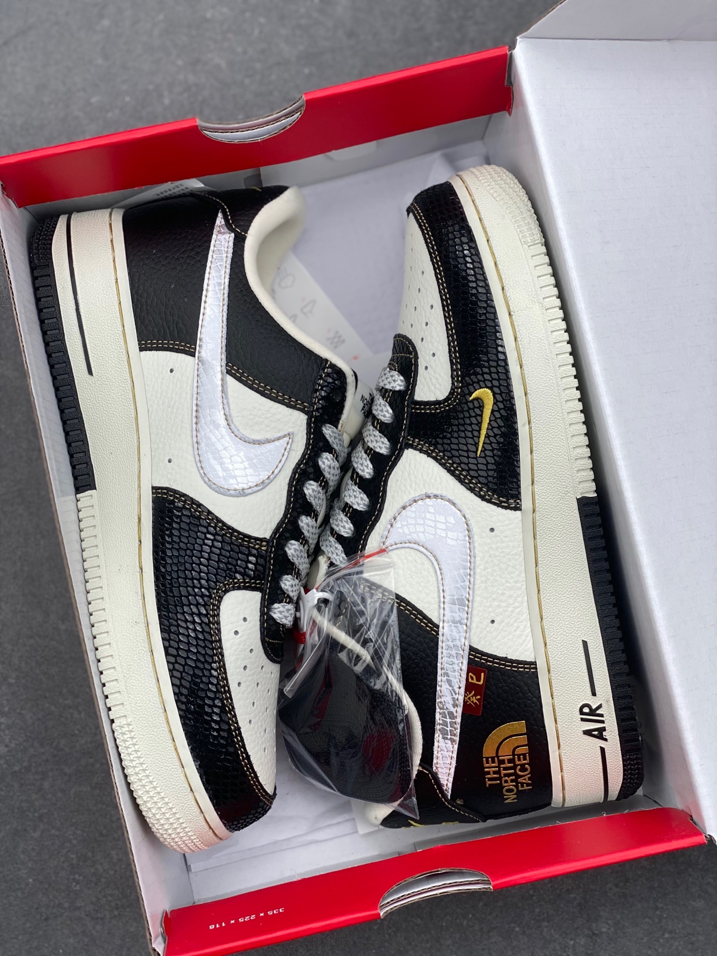 Nike Air Force 1 '07 Low Stussy Black and White Snake Edition Sneakers 10 i1736543140851 7282 0 8