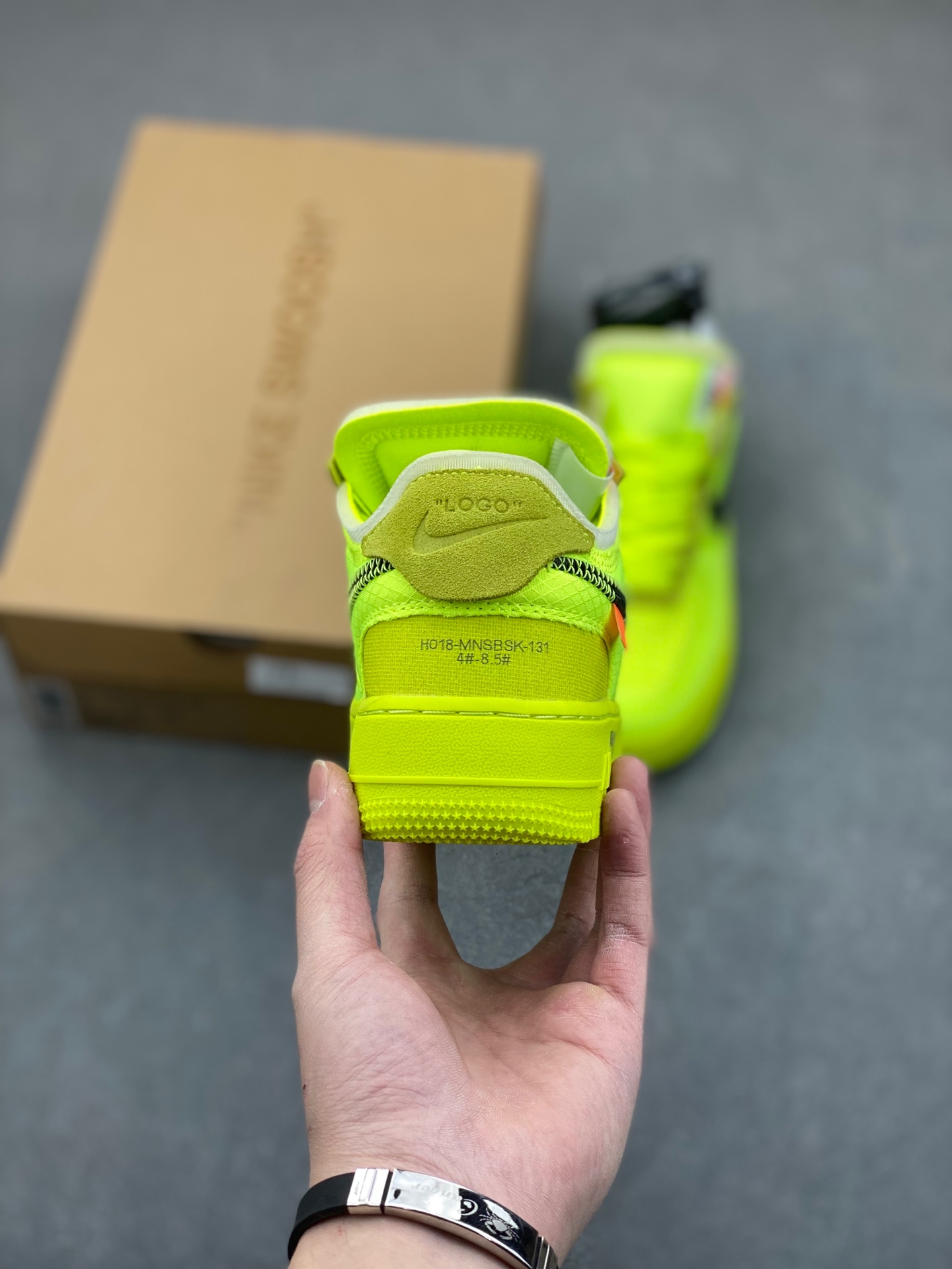 Nike x Off-White Air Force 1 Low 'Volt' 2.0 Sneakers - Classic Style 5 i1736626144220 176 0 3