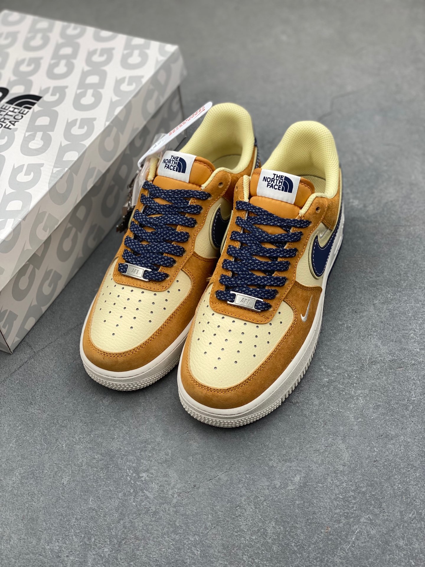 Nike Air Force 1 '07 Low The North Face Collab Sneakers - Orange 9 i1736626329986 7460 0 7