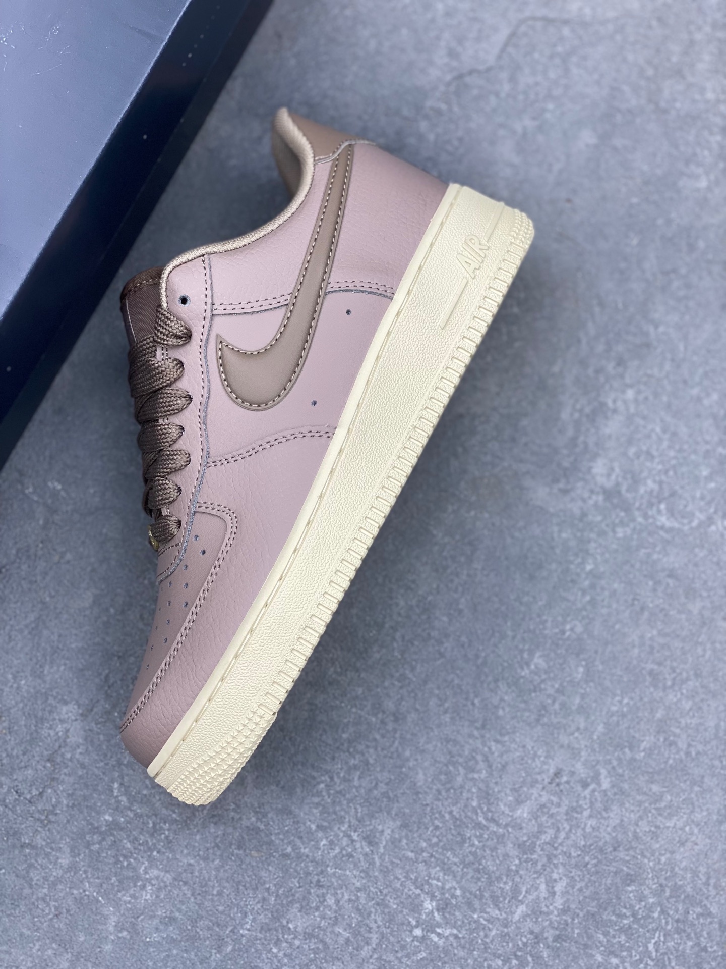 Nike Air Force 1 Low '07 Brown: Classic Comfort, Iconic Style, Available Now! 8 i1736626541071 4190 0 6