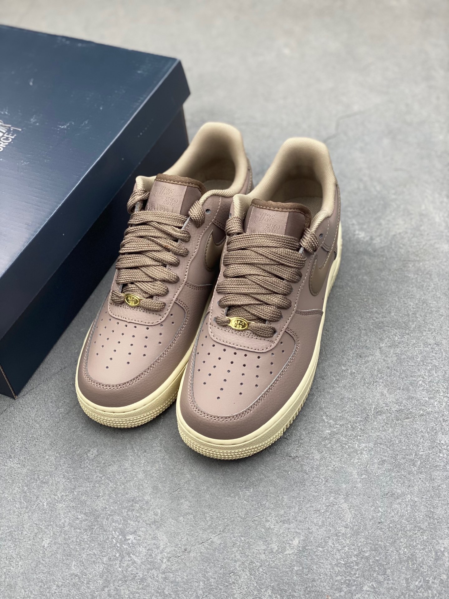 Nike Air Force 1 Low '07 Brown: Classic Comfort, Iconic Style, Available Now! 9 i1736626541340 3223 0 7