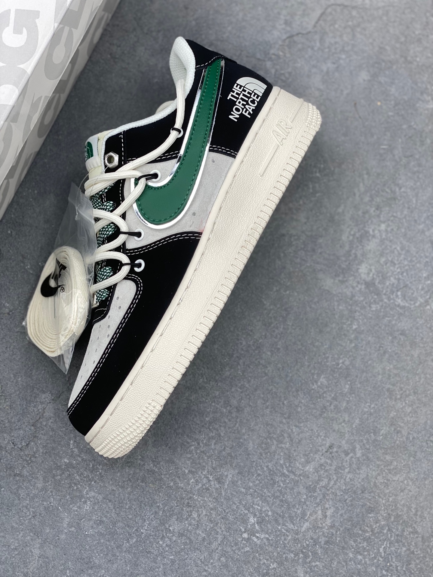 Nike Air Force 1 '07 Low The North Face Collab - Limited Edition Sneakers 8 i1736893728426 6693 0 6