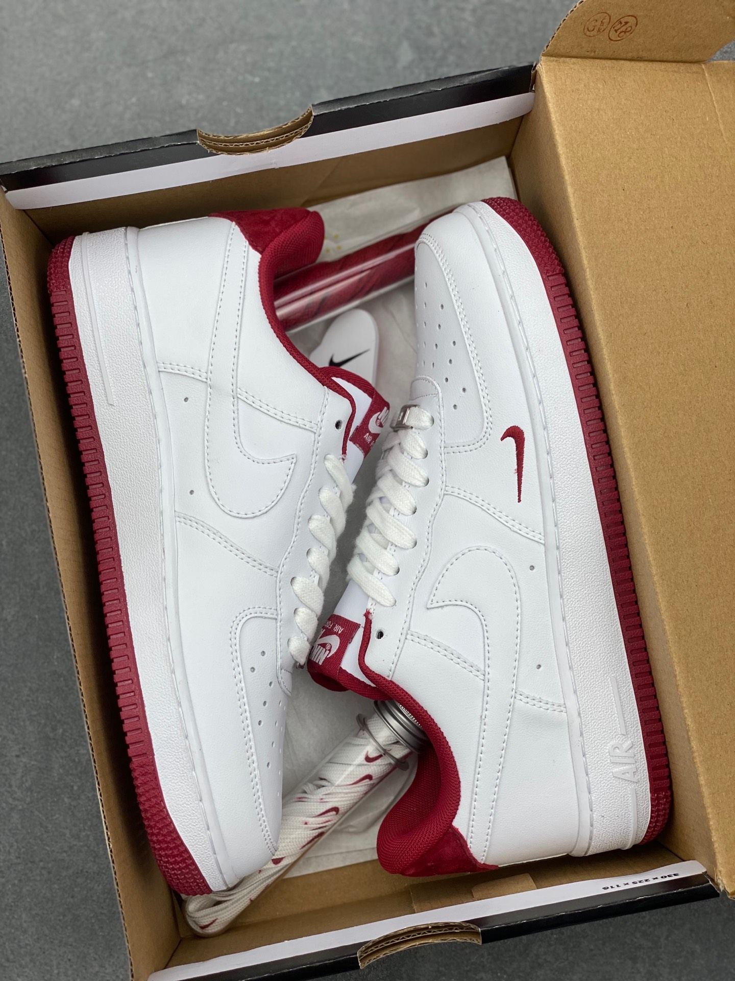 Nike Air Force 1 '07 Low White/Red Classic Sneakers 9 i1736894540431 5221 0 7