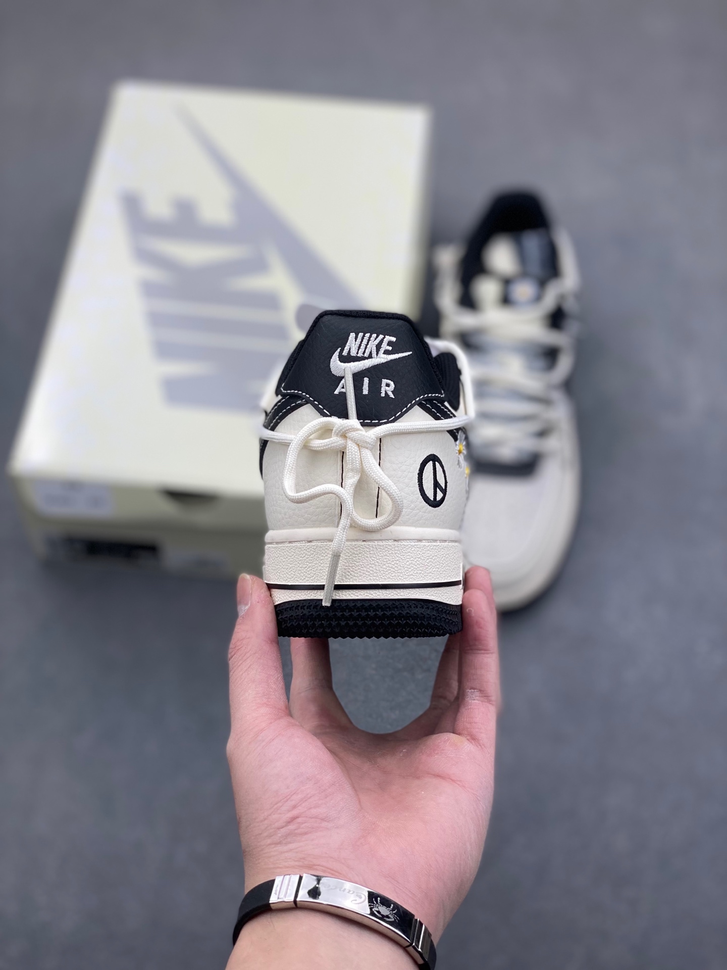 Nike Air Force 1 '07 Low PEACEMINUSONE G-Dragon Daisy Sneakers DM6688-012 5 i1736977197510 8459 0 3