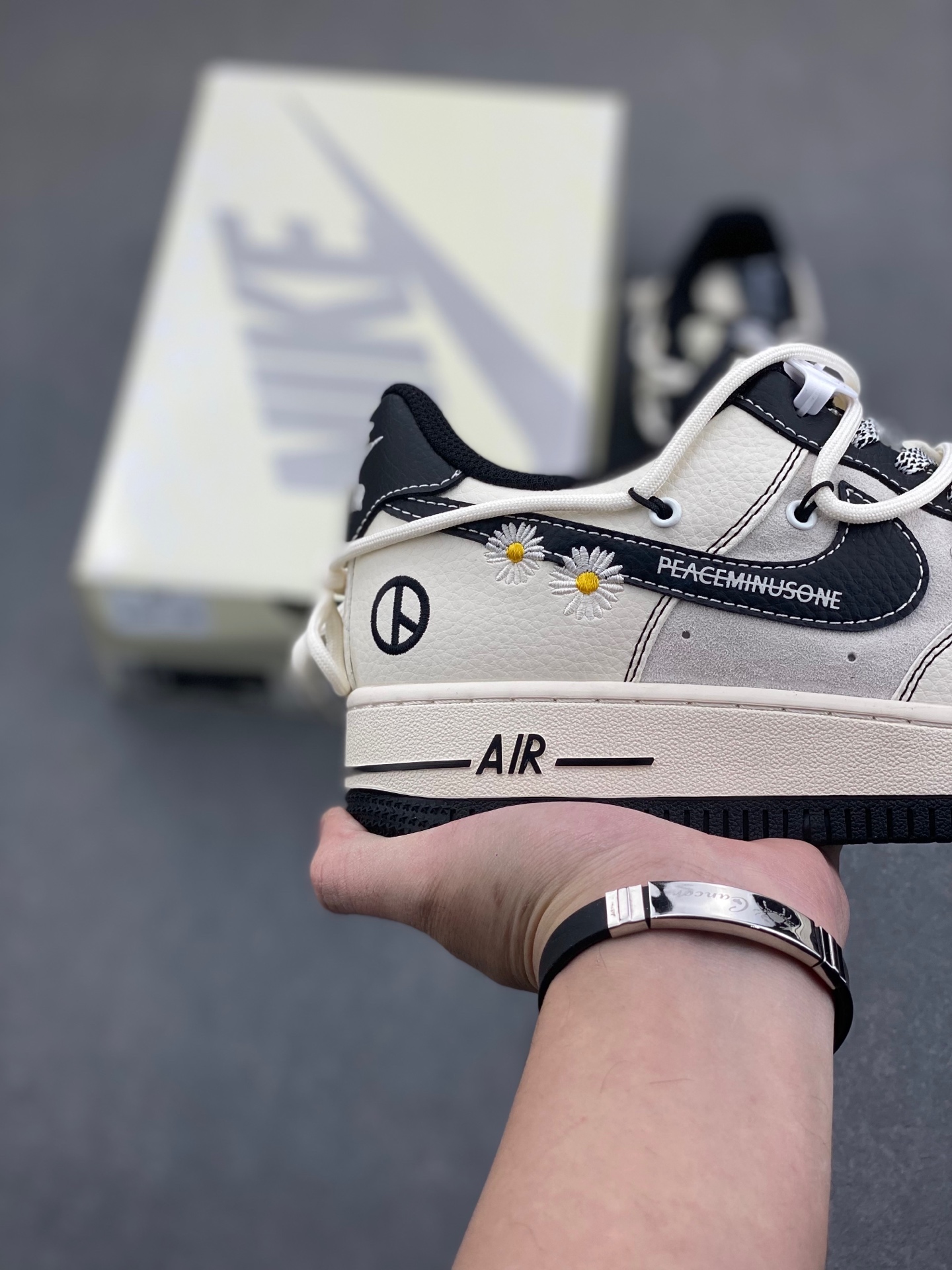 Nike Air Force 1 '07 Low PEACEMINUSONE G-Dragon Daisy Sneakers DM6688-012 6 i1736977198031 3506 0 4