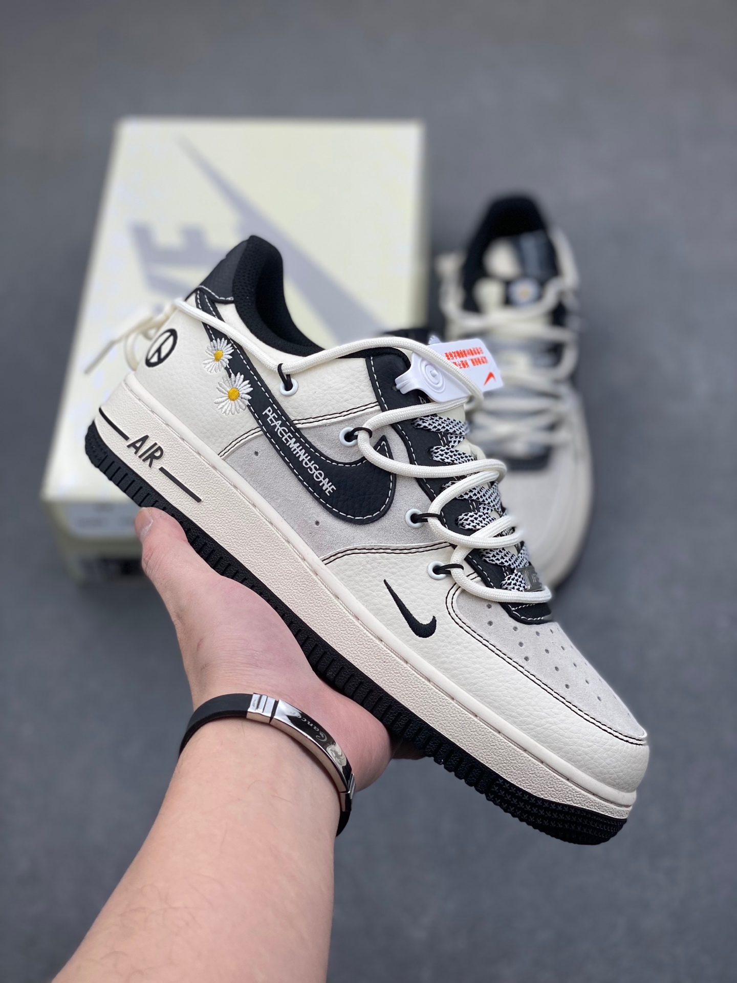 Nike Air Force 1 '07 Low PEACEMINUSONE G-Dragon Daisy Sneakers DM6688-012 2 i1736977199252 1138 0 0