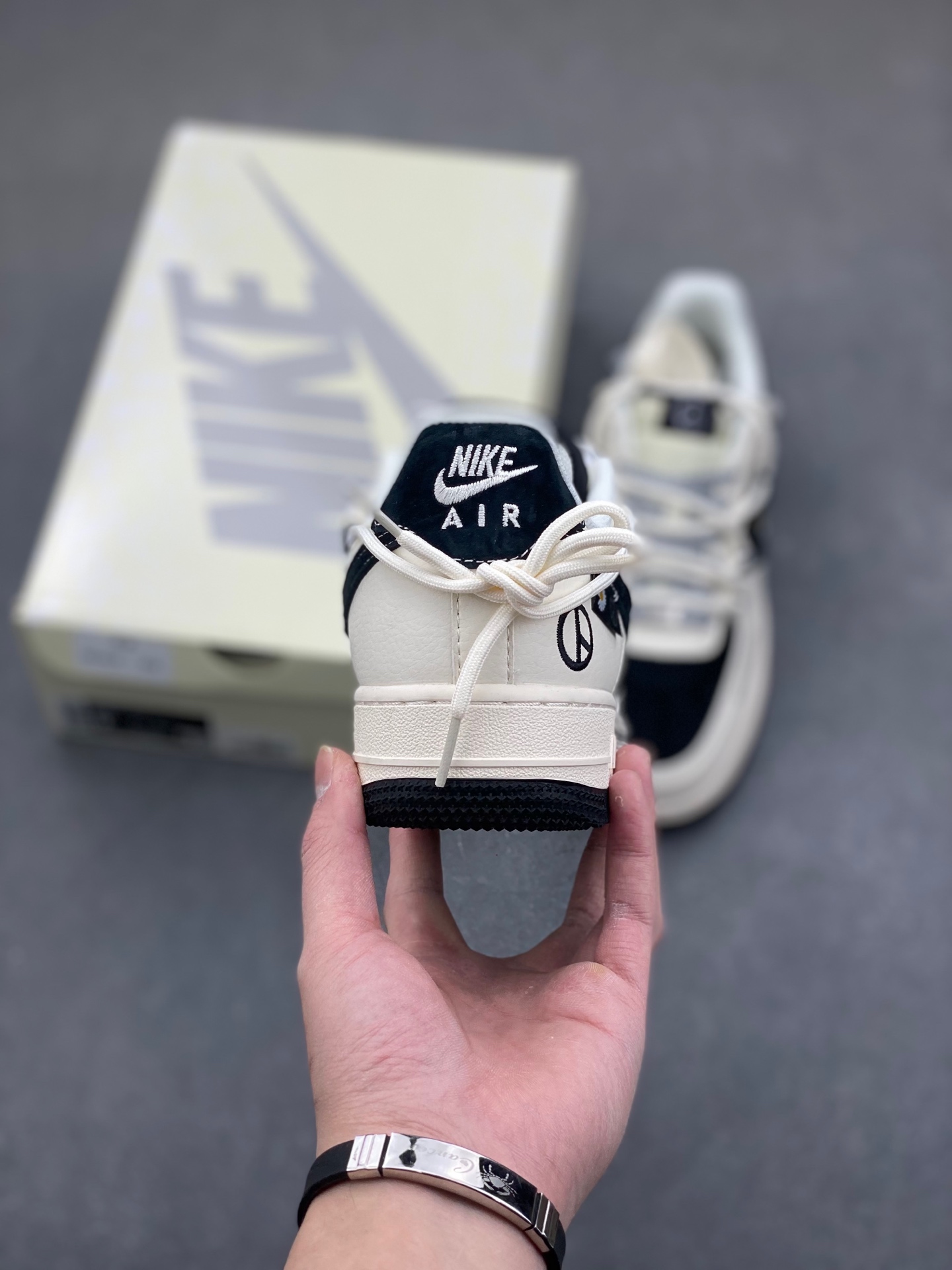 Nike Air Force 1 '07 Low G-Dragon Peaceminusone Daisy Graffiti Sneakers 5 i1736977406514 8635 0 3