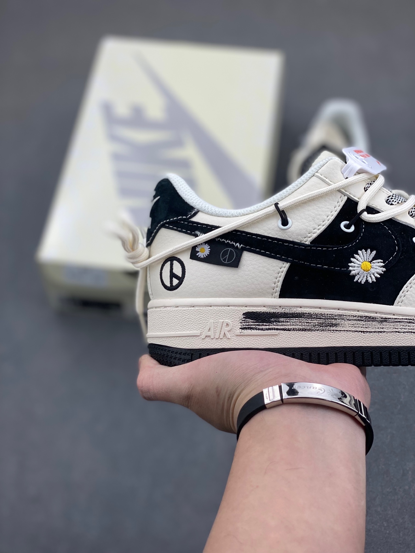 Nike Air Force 1 '07 Low G-Dragon Peaceminusone Daisy Graffiti Sneakers 6 i1736977407337 8078 0 4