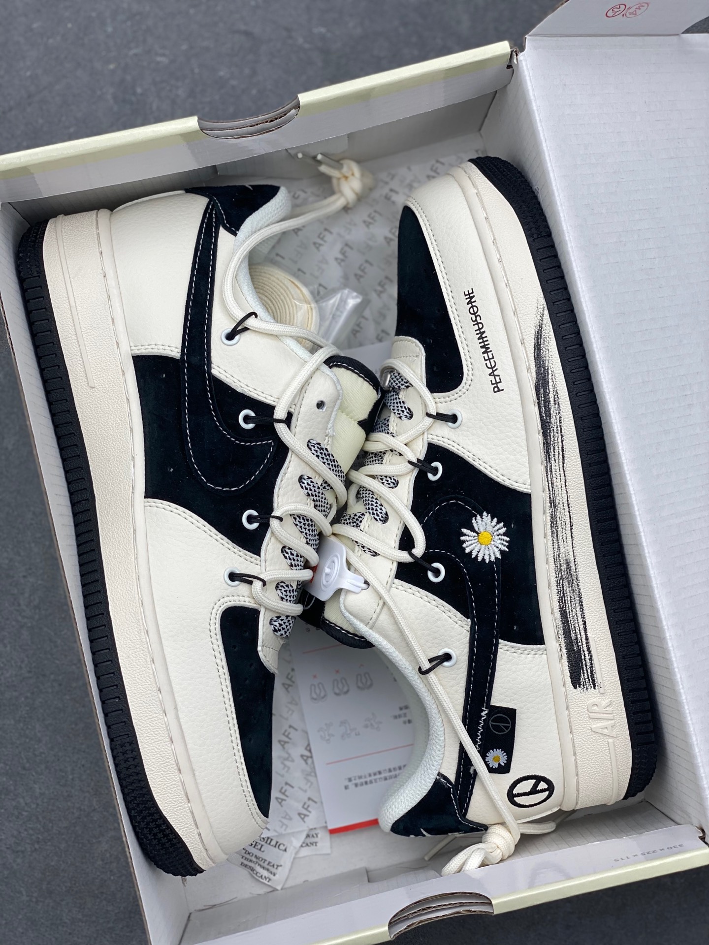 Nike Air Force 1 '07 Low G-Dragon Peaceminusone Daisy Graffiti Sneakers 10 i1736977408137 5447 0 8