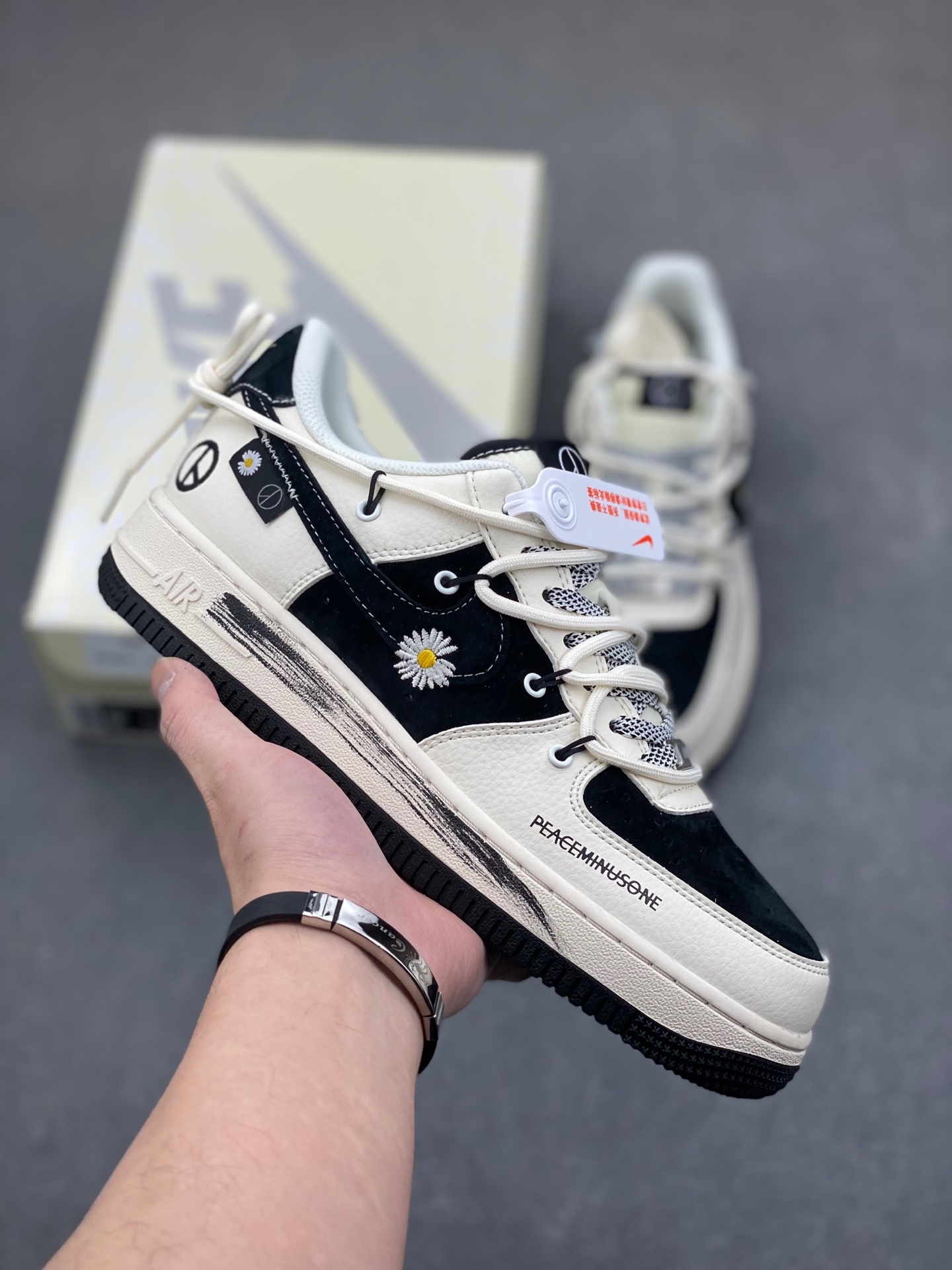 Nike Air Force 1 '07 Low G-Dragon Peaceminusone Daisy Graffiti Sneakers 2 i1736977408416 2975 0 0