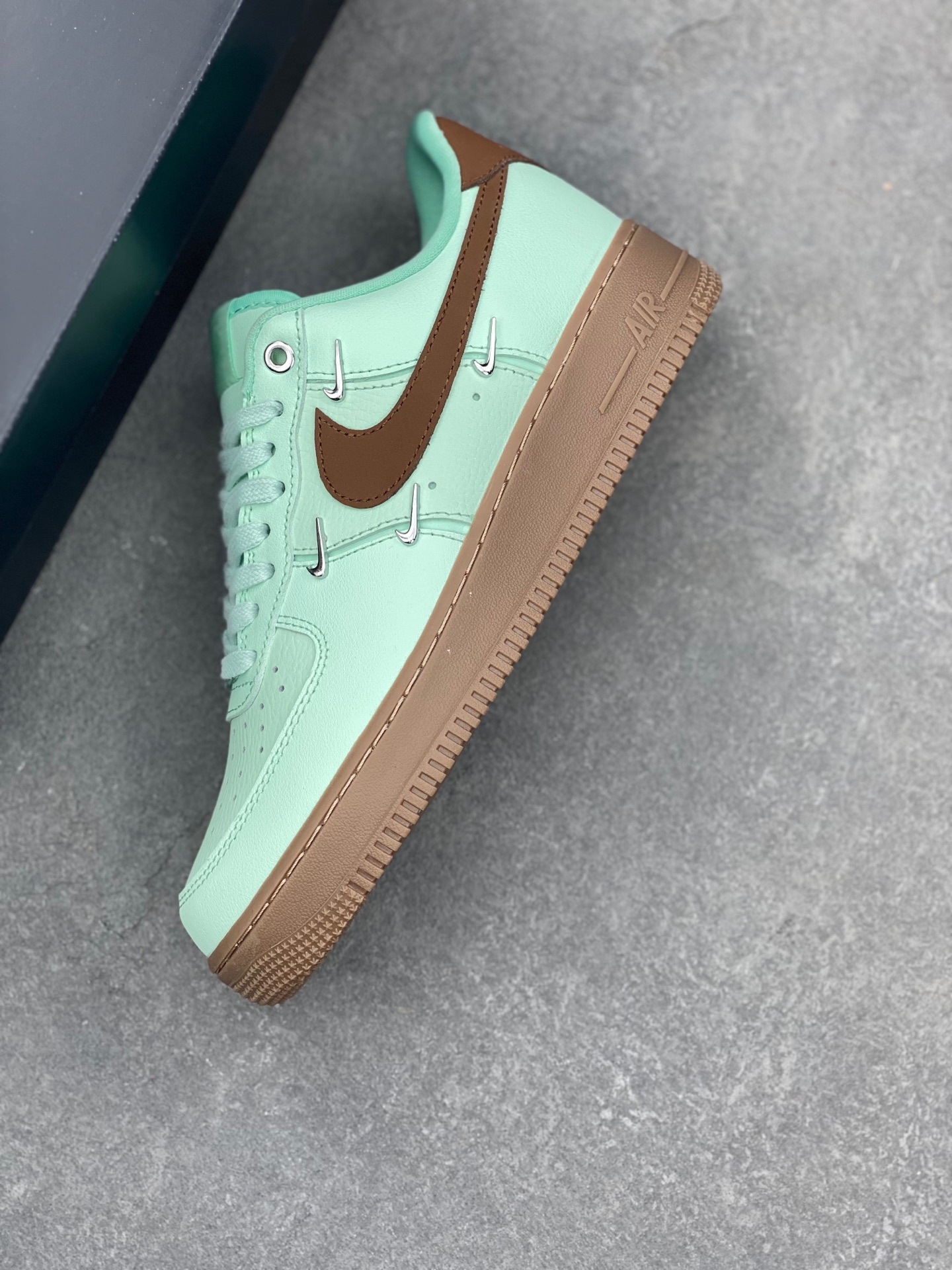 Nike Air Force 1 '07 Low-Top Casual Sneakers - Mint Green/Brown 8 i1737059500649 7060 0 6