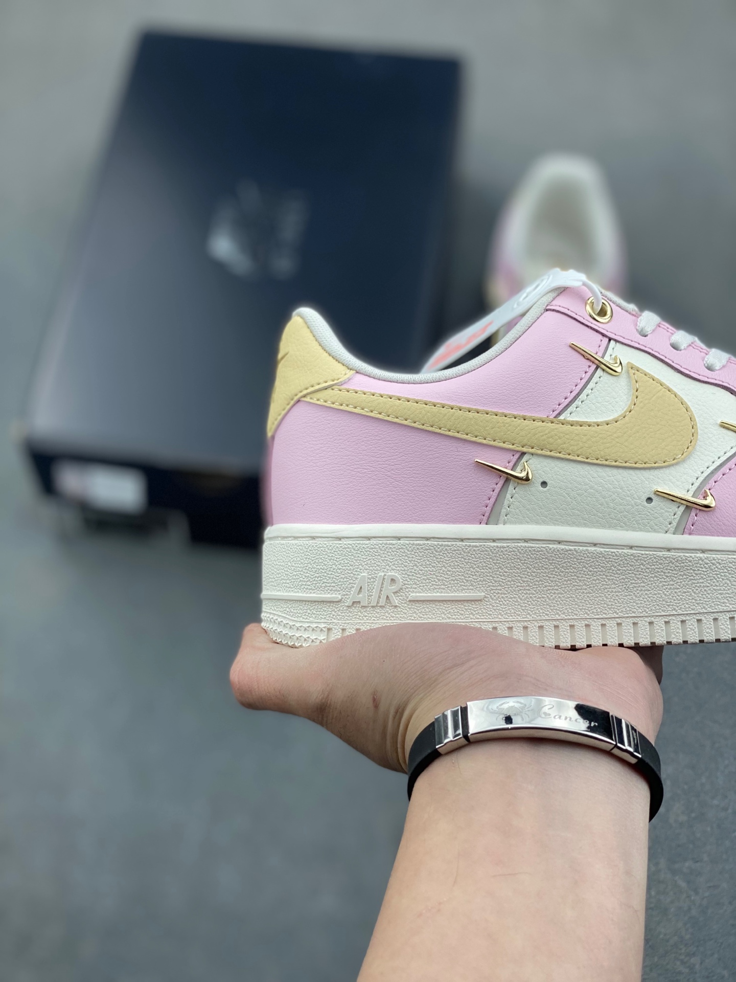 Nike Air Force 1 Low '07 Pink White Four Iron Hook - Iconic Style 6 i1737059836119 6911 0 4