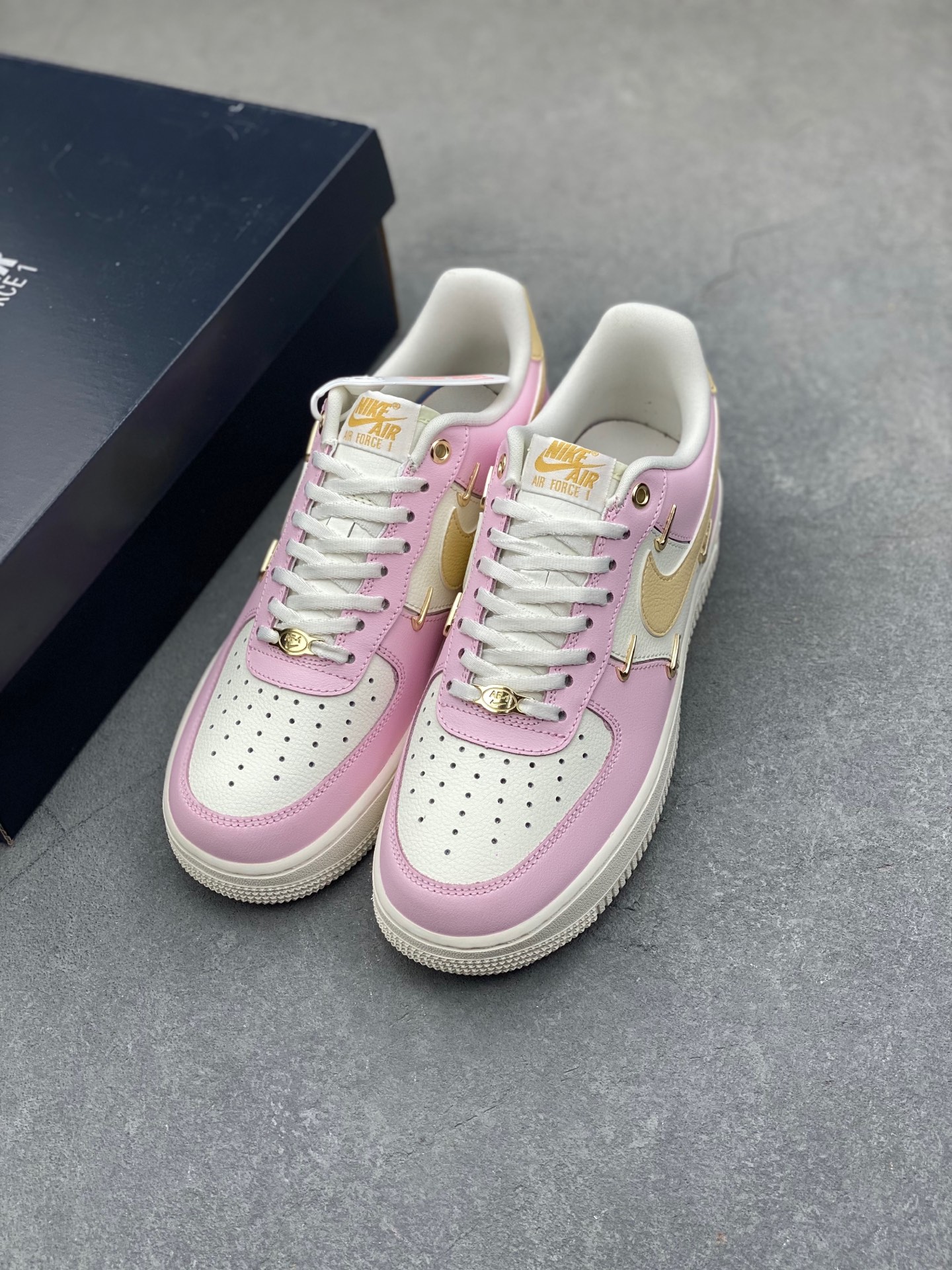 Nike Air Force 1 Low '07 Pink White Four Iron Hook - Iconic Style 9 i1737059836648 4257 0 7