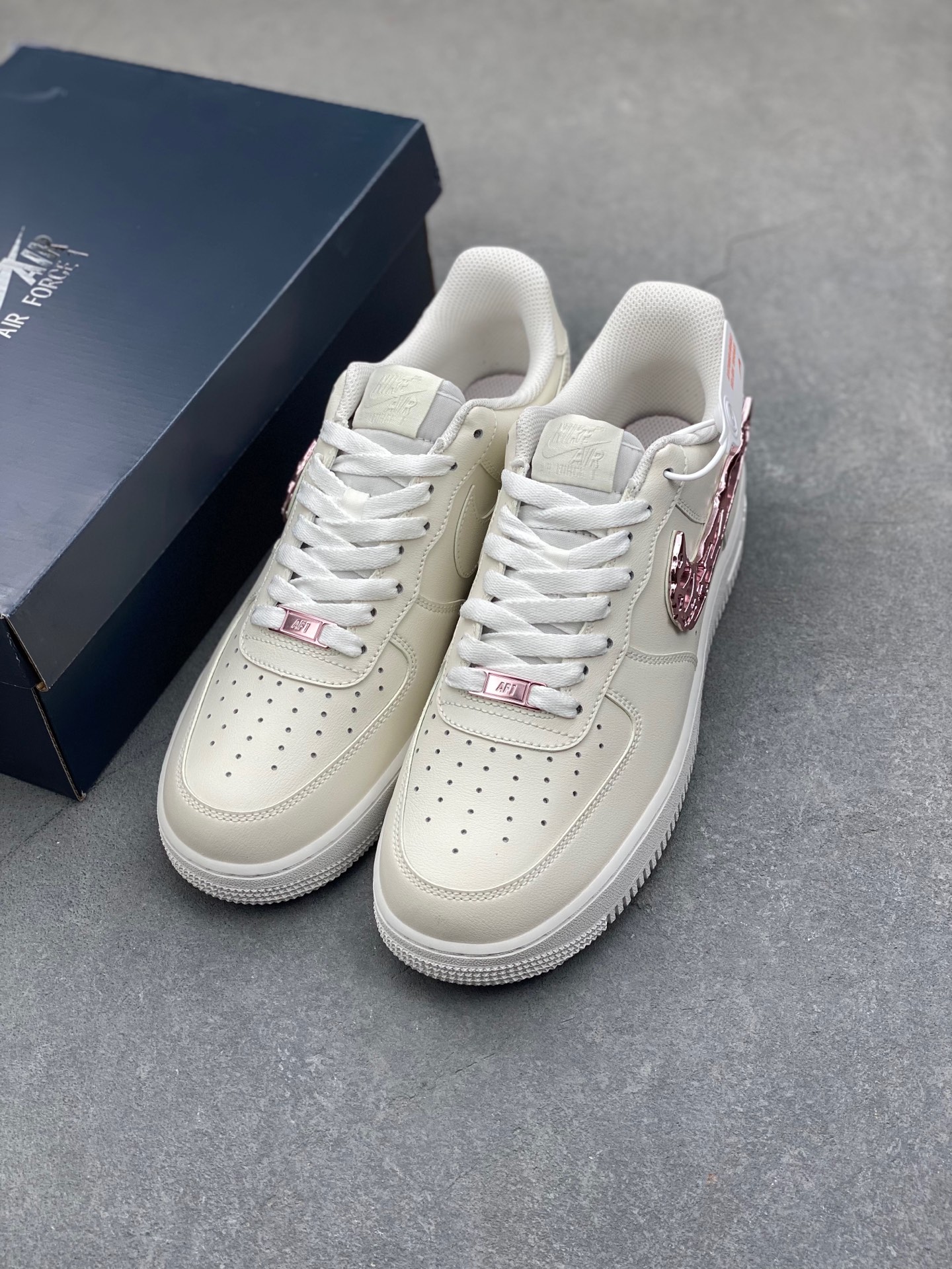 Nike Air Force 1 '07 Low Platform Sneakers with Unique Swoosh 9 i1737146651489 7986 0 7