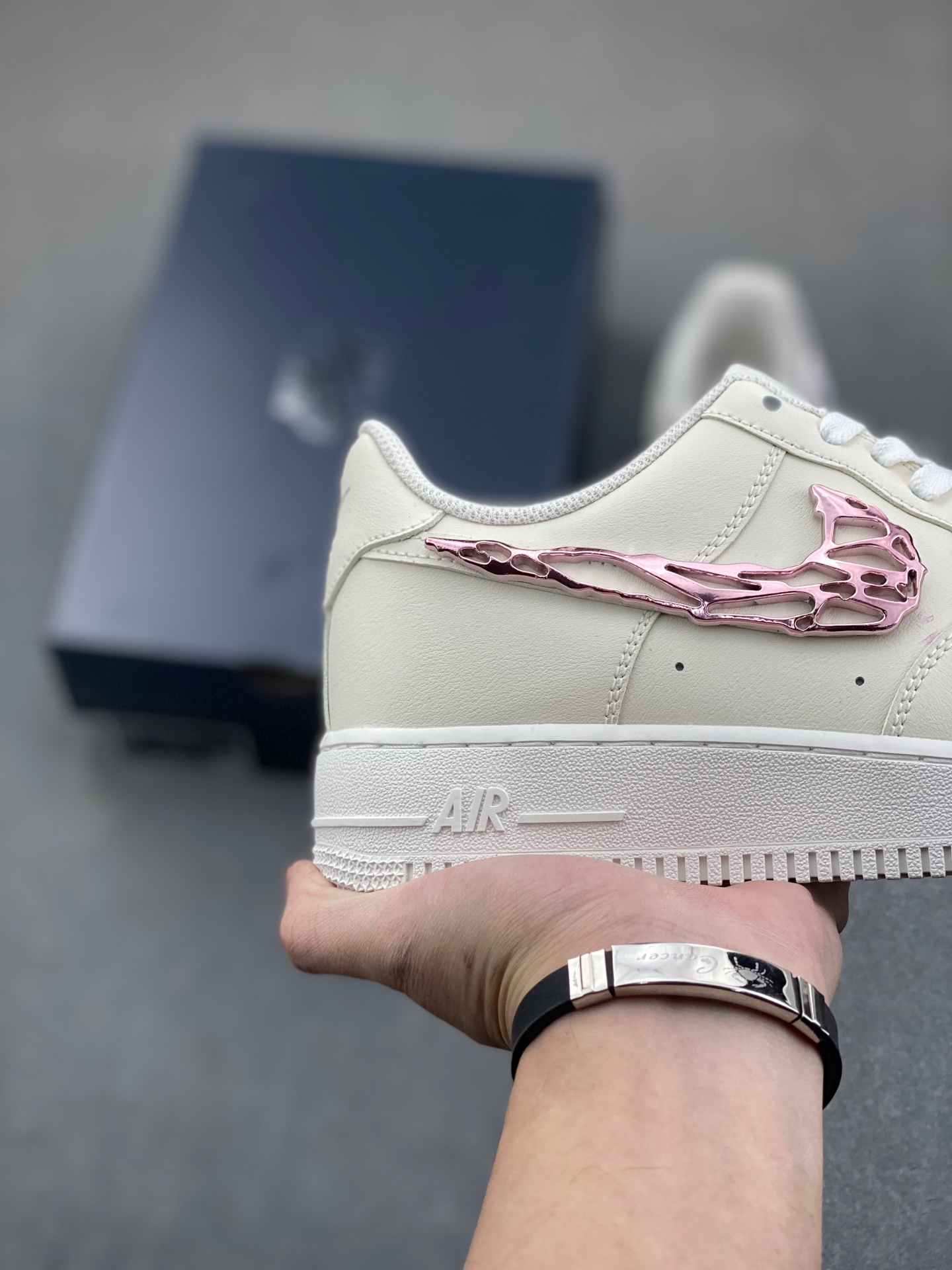 Nike Air Force 1 '07 Low Platform Sneakers with Unique Swoosh 6 i1737146652501 7917 0 4