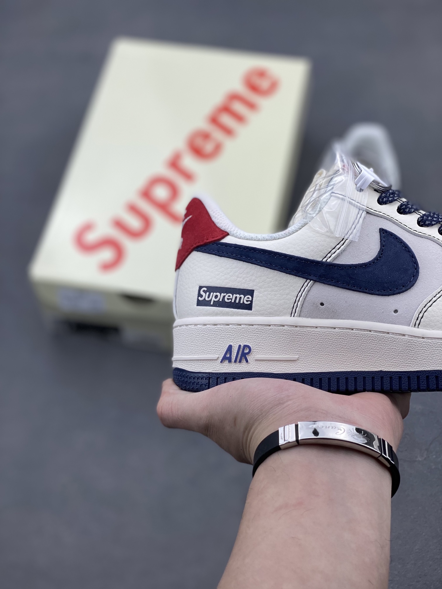 Nike Air Force 1 '07 Low Supreme Collab Sneakers - Navy Blue Swoosh 6 i1739652213830 1071 0 4