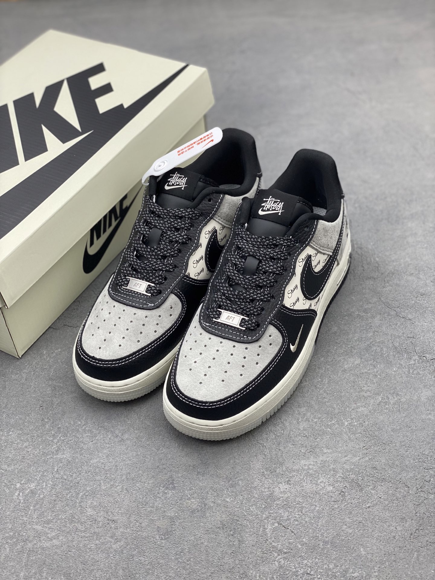Nike Air Force 1 '07 Low Stussy Collab Black Leather Sneakers Limited Edition 9 i1739734862387 6314 0 7