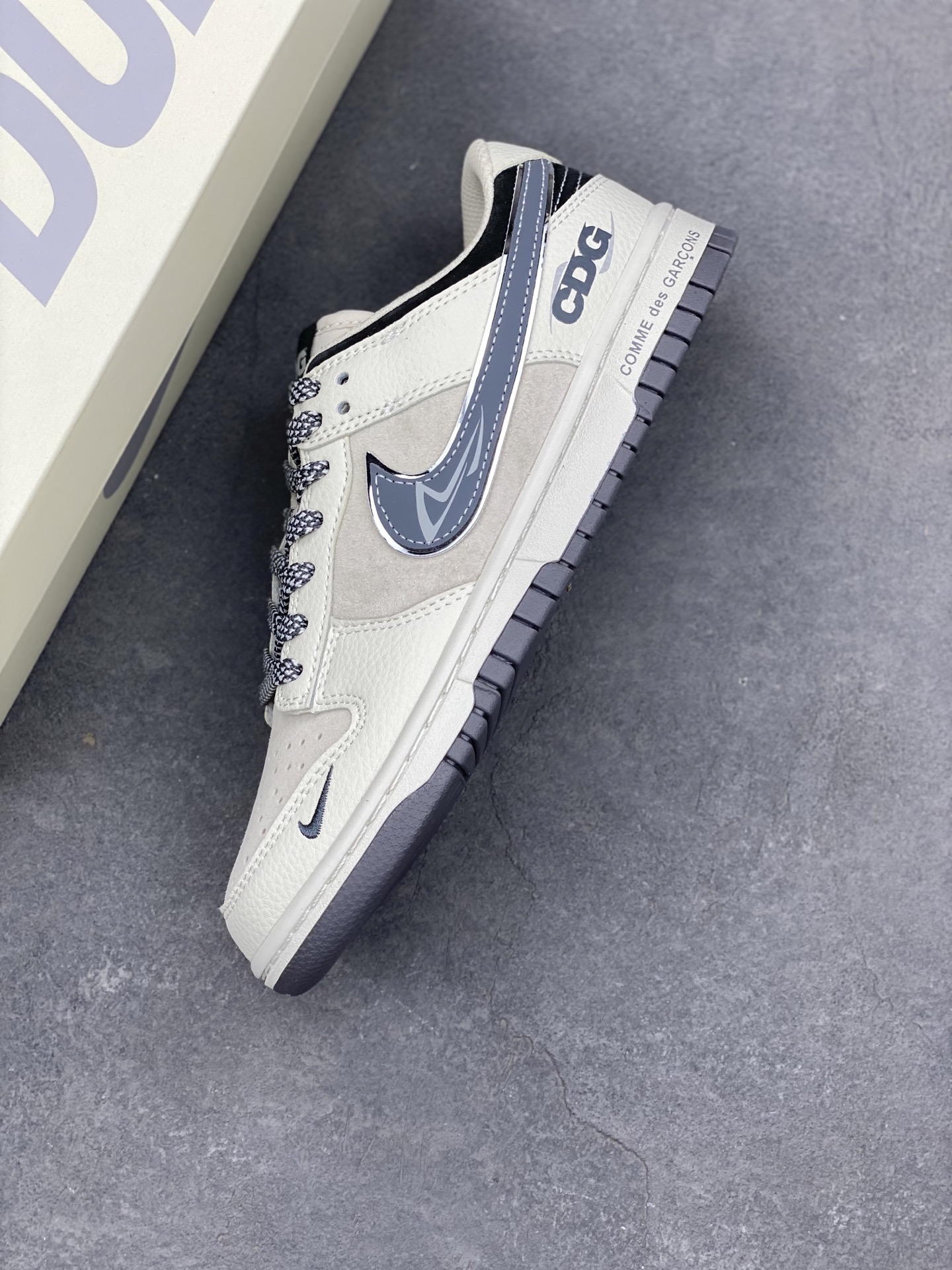 Nike SB Dunk Low CDG Mi Bai Hui Gou Anniversary Custom Sneakers 8 i1739823391612 8896 0 6